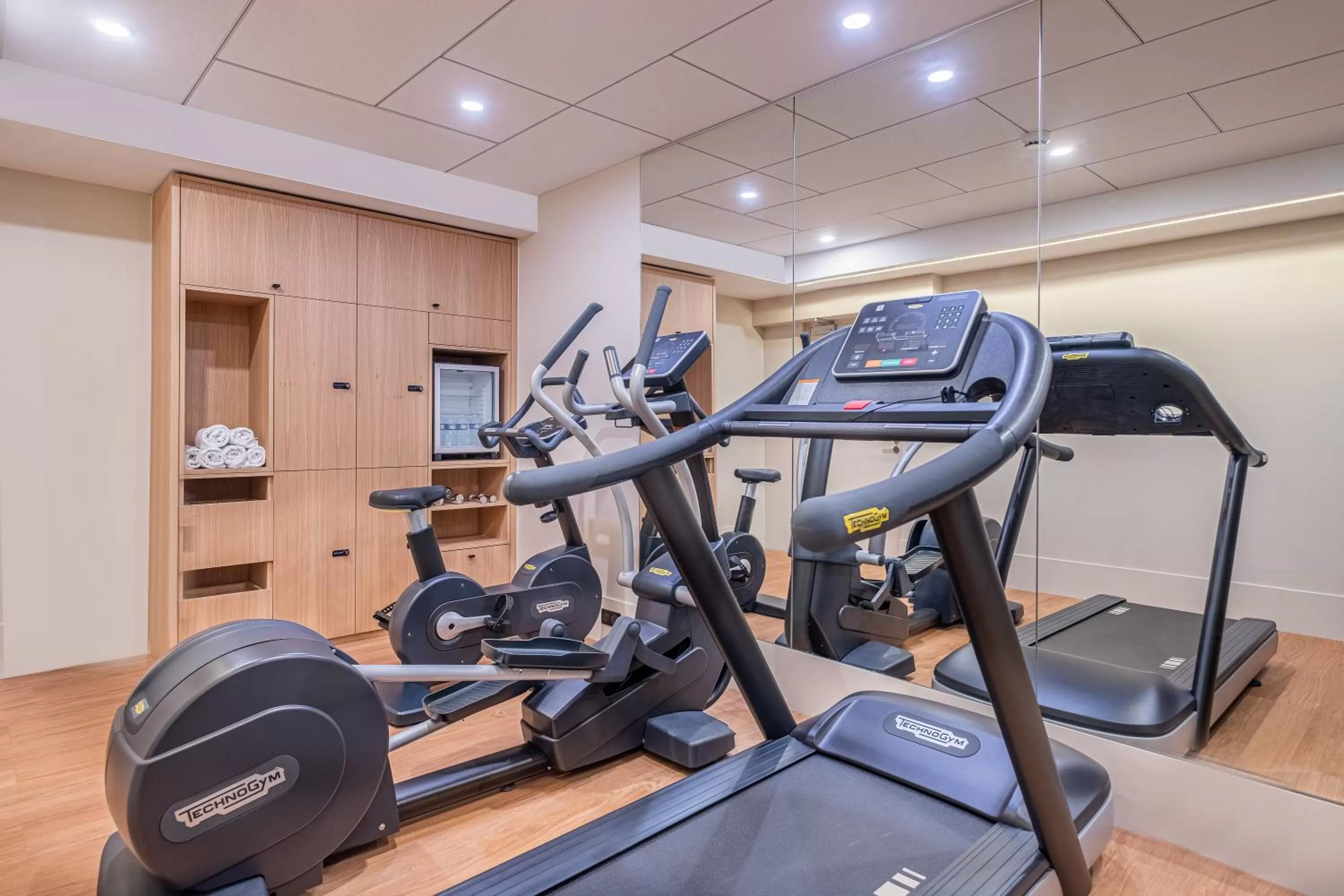 Fitness centre/facilities in Hôtel le Derby Alma by Inwood Hotels