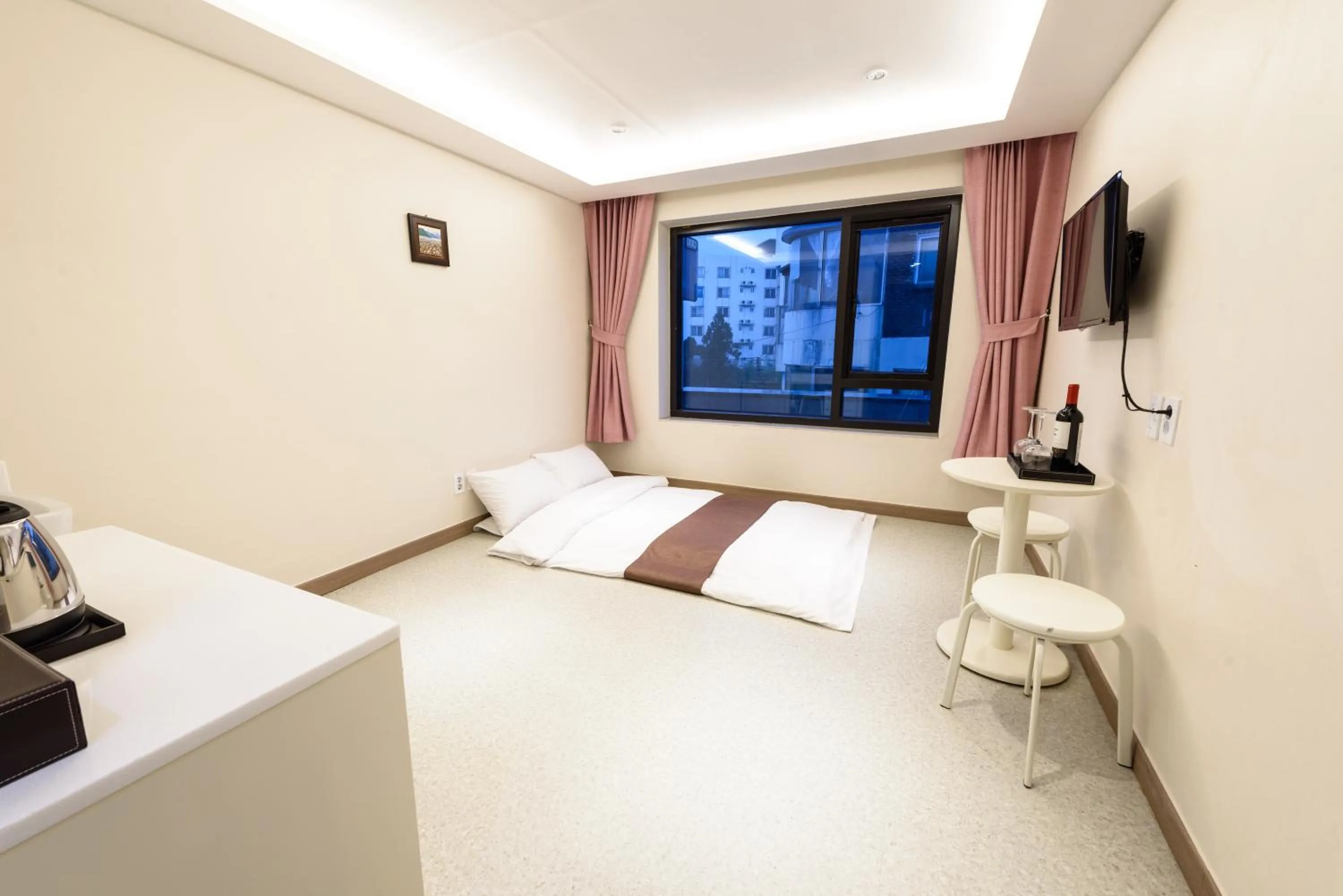 Photo of the whole room, Bed in Rezion Hotel