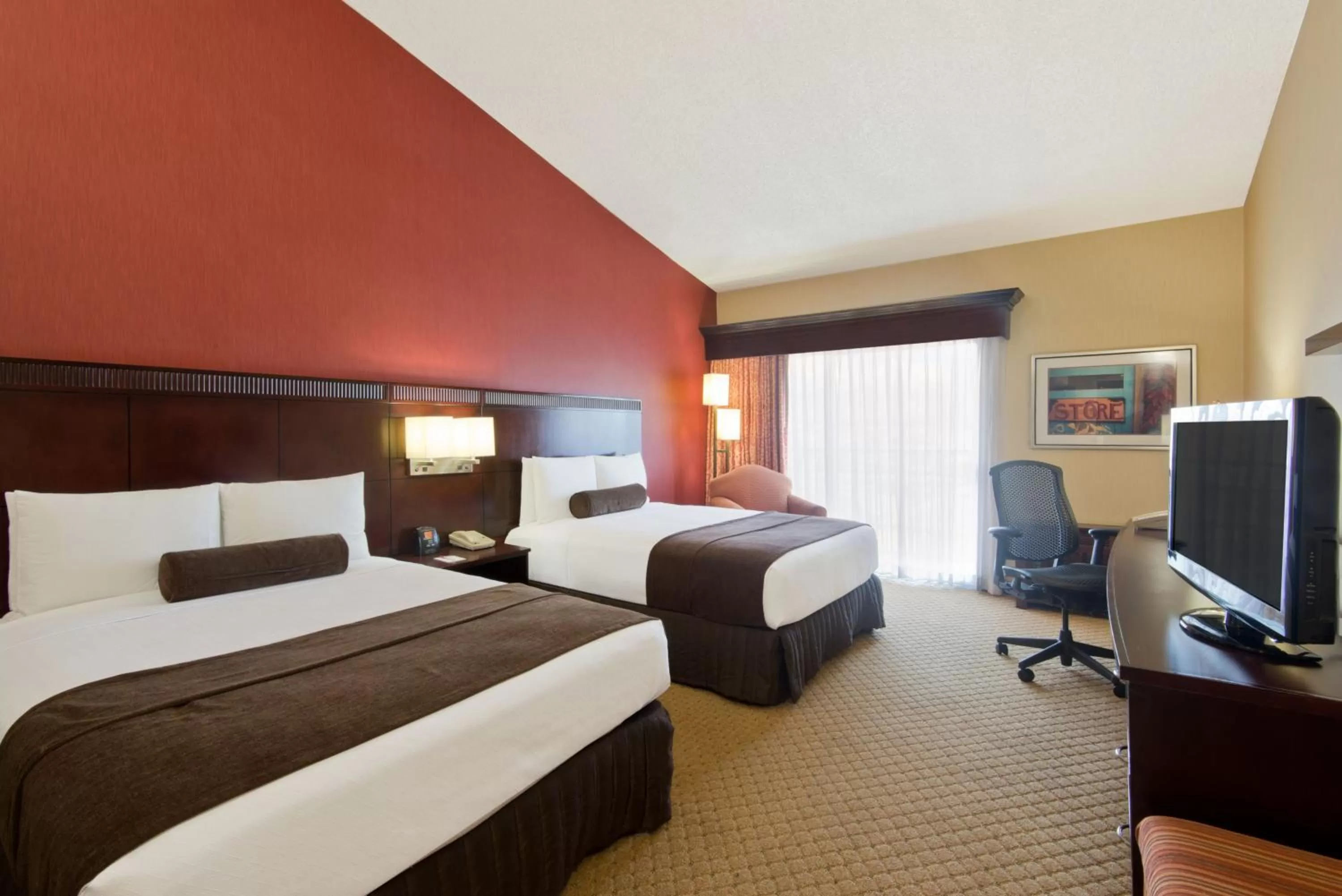 Photo of the whole room, Bed in Albuquerque Crowne Plaza by IHG