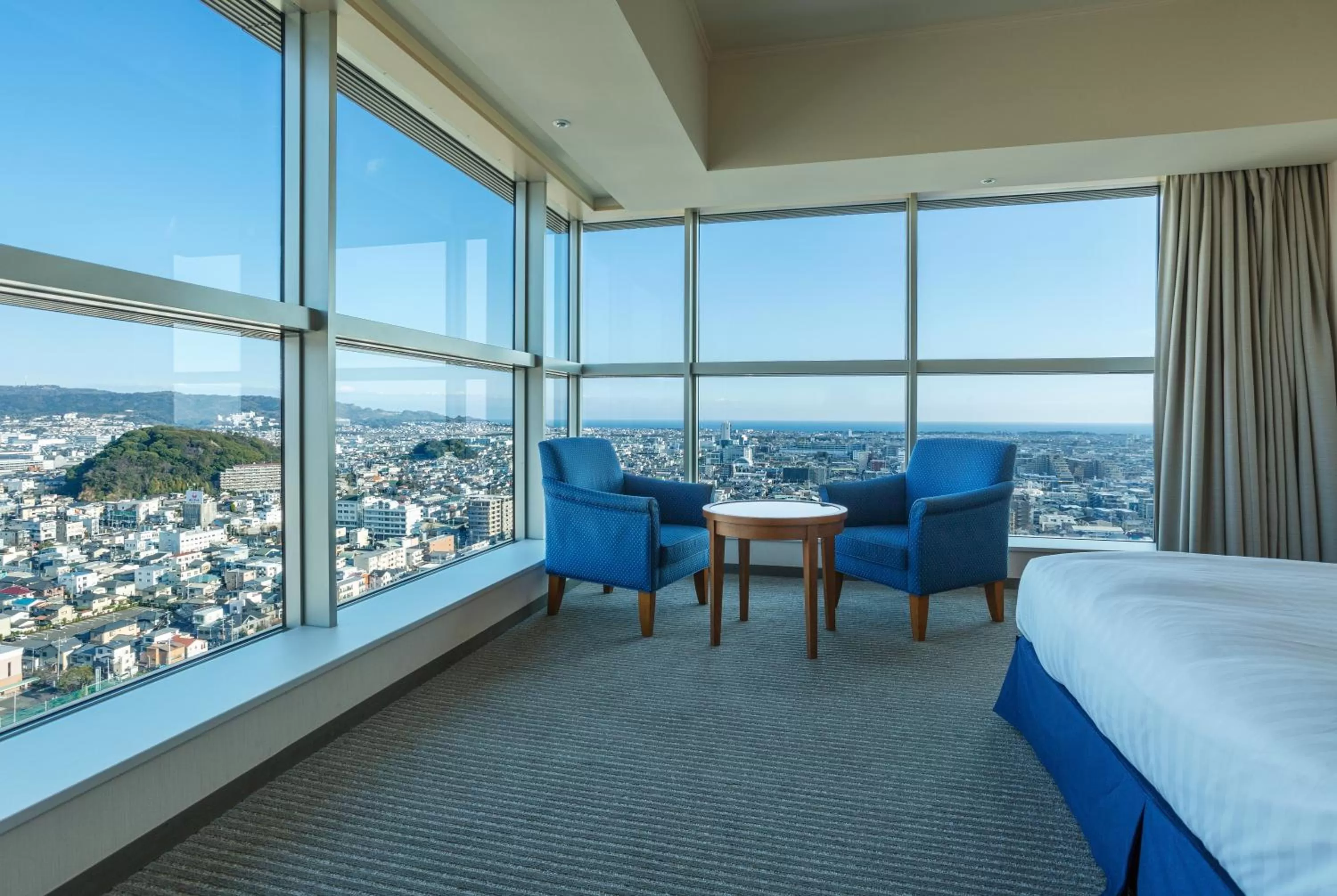 City view, Bed in HOTEL GRAND HILLS SHIZUOKA