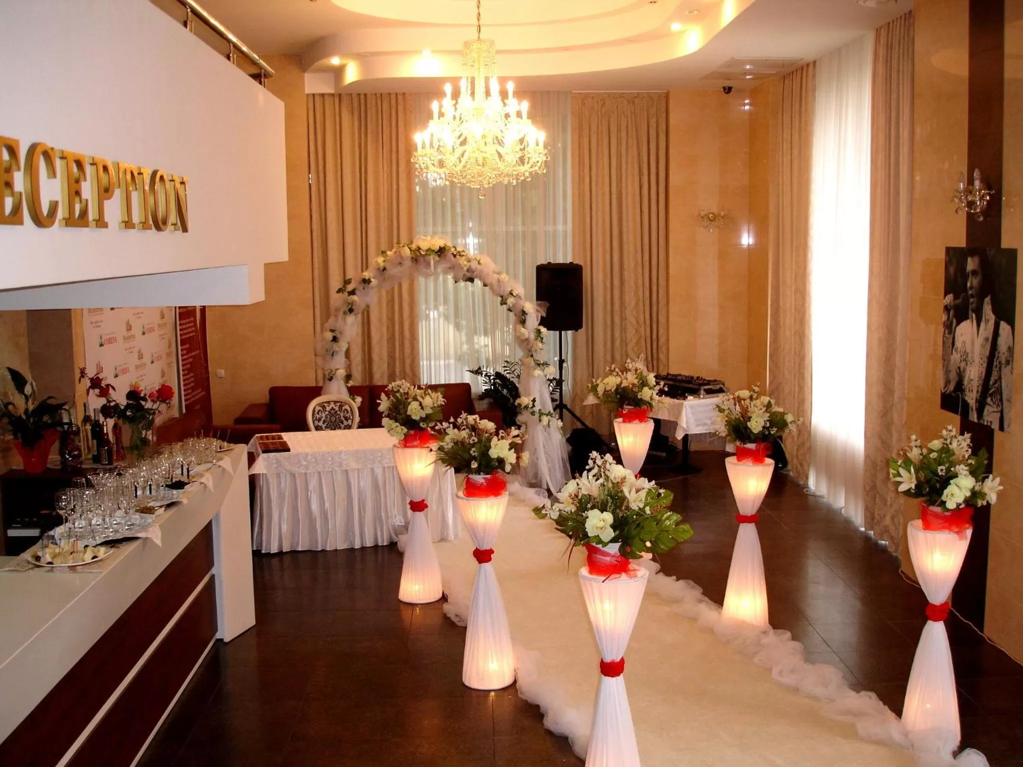 Restaurant/places to eat in Manhattan Hotel & Restaurant