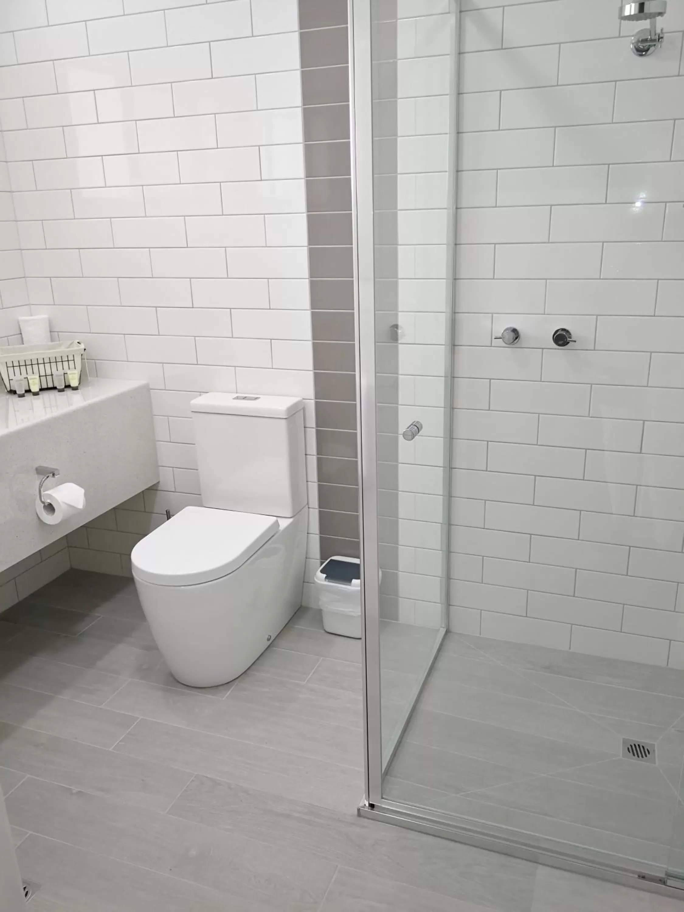 Bathroom in Addison Motor Inn