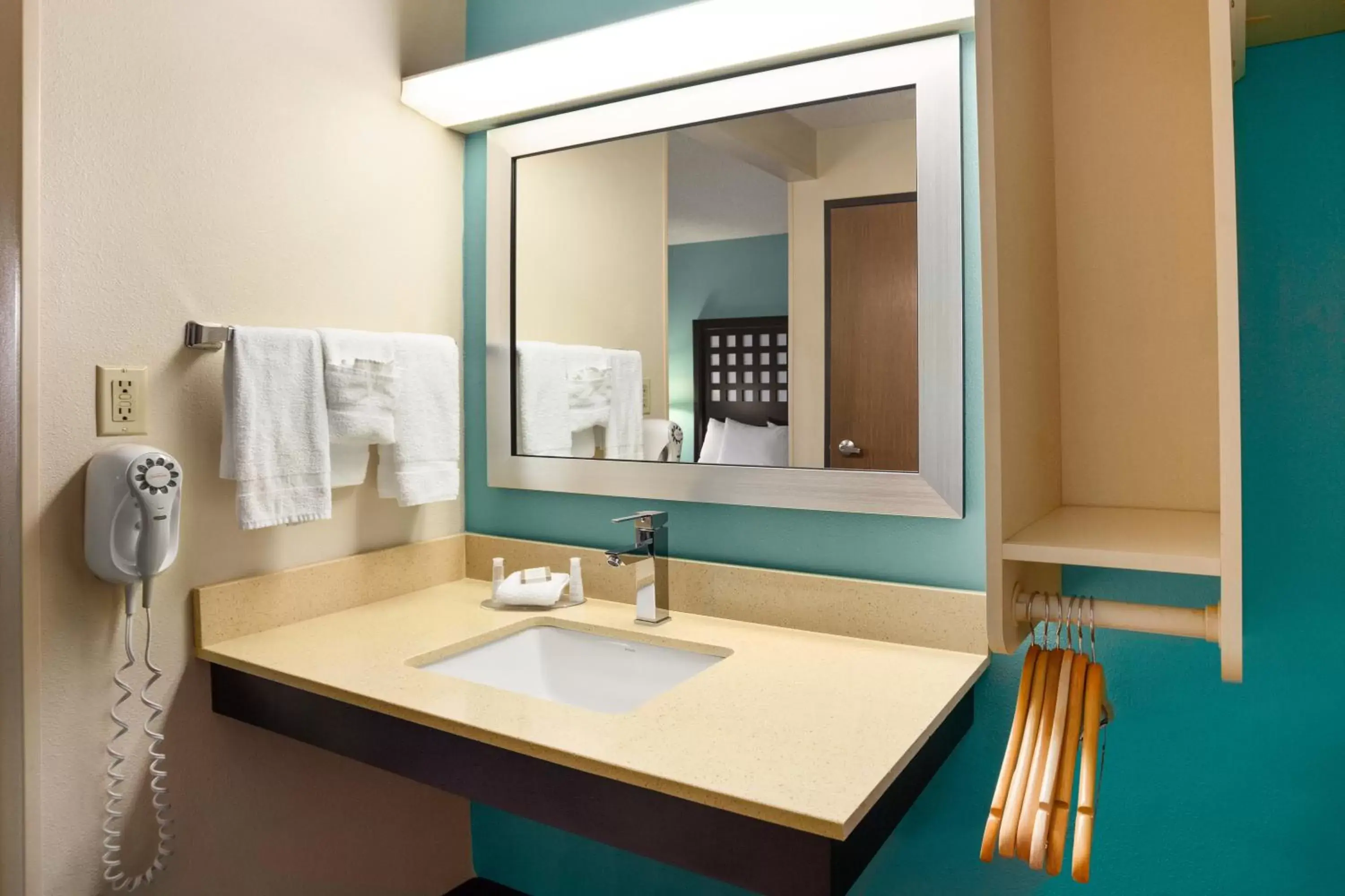 Double Room - Disability Access/Non-Smoking in Days Inn by Wyndham Fort Smith Double Room - Disability Access/Non-Smoking in Days Inn by Wyndham Fort Smith