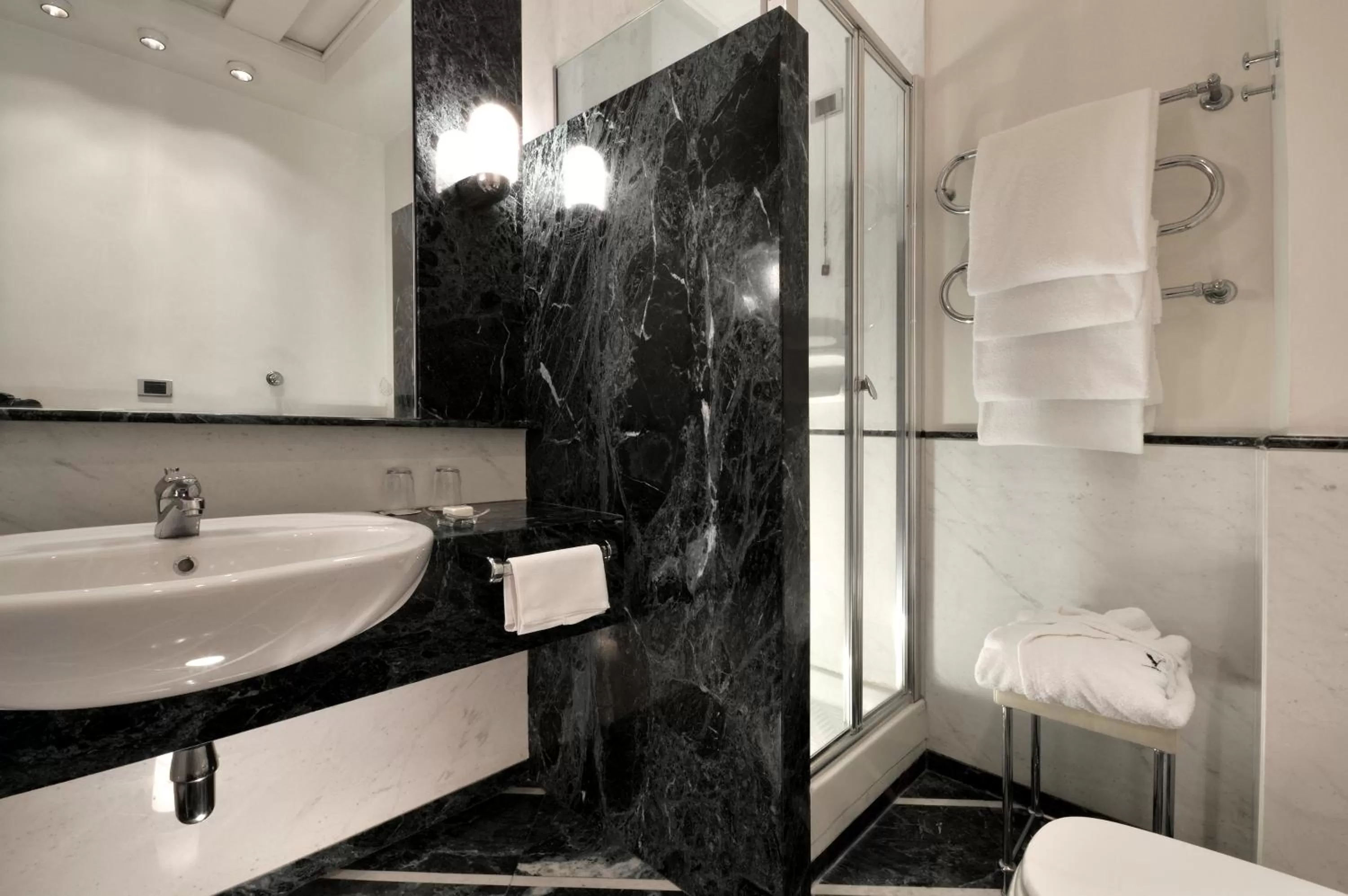 Bathroom in Grand Hotel Vesuvio