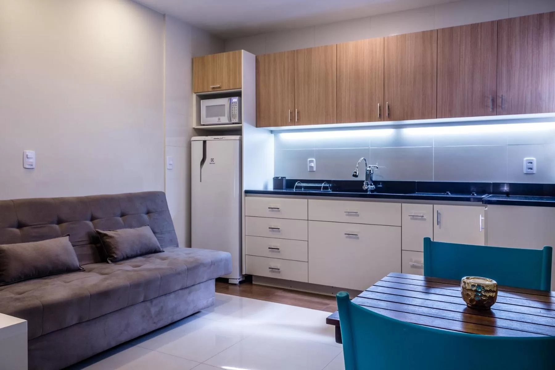 Kitchen or kitchenette, Kitchen/Kitchenette in Injoy Suítes & Aparts