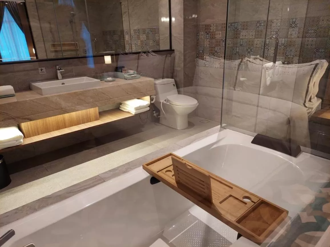 CHRISTEE SUITES HOTEL