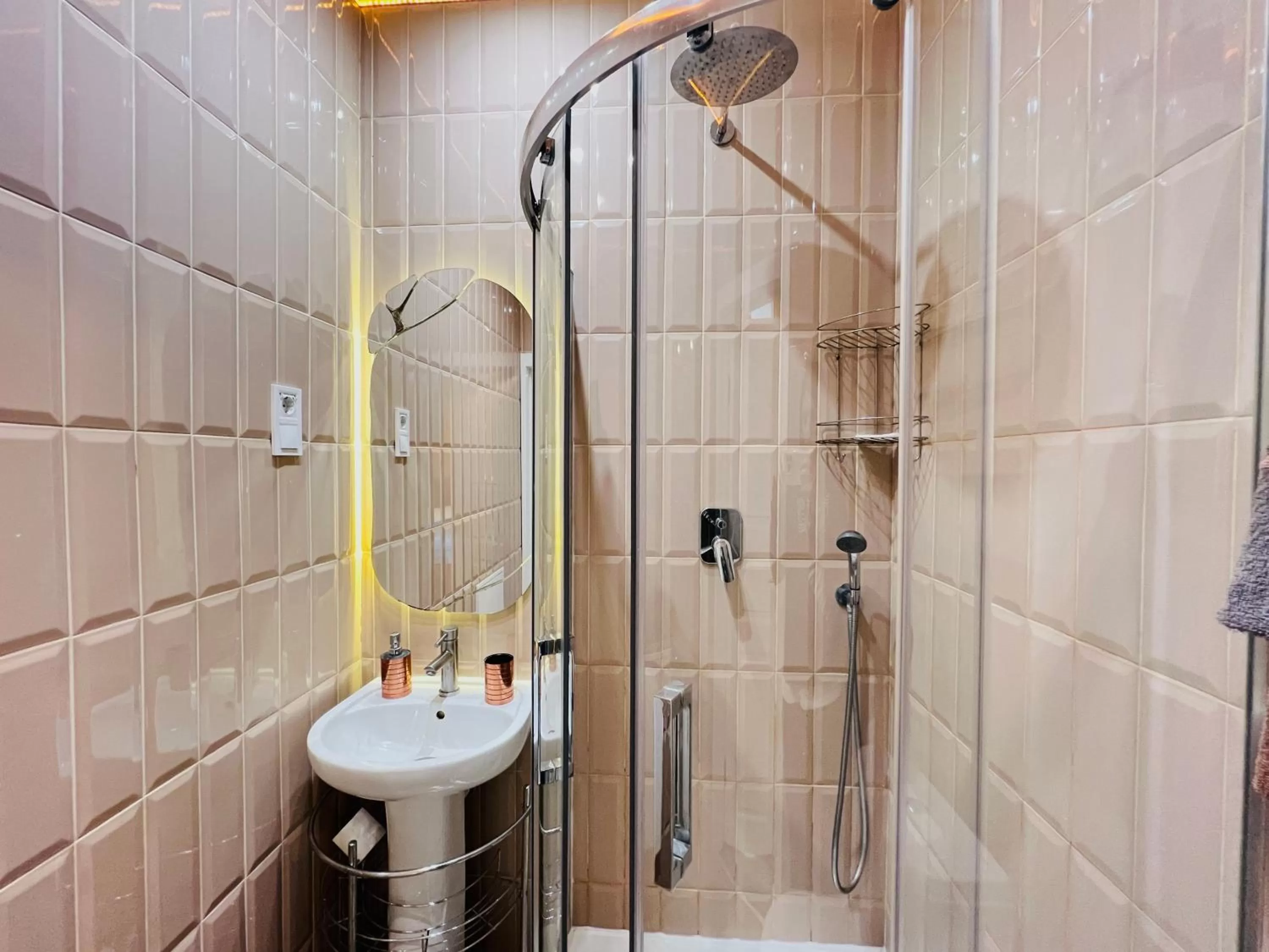 Shower, Bathroom in Kyiv Panorama Apartments near Gulliver