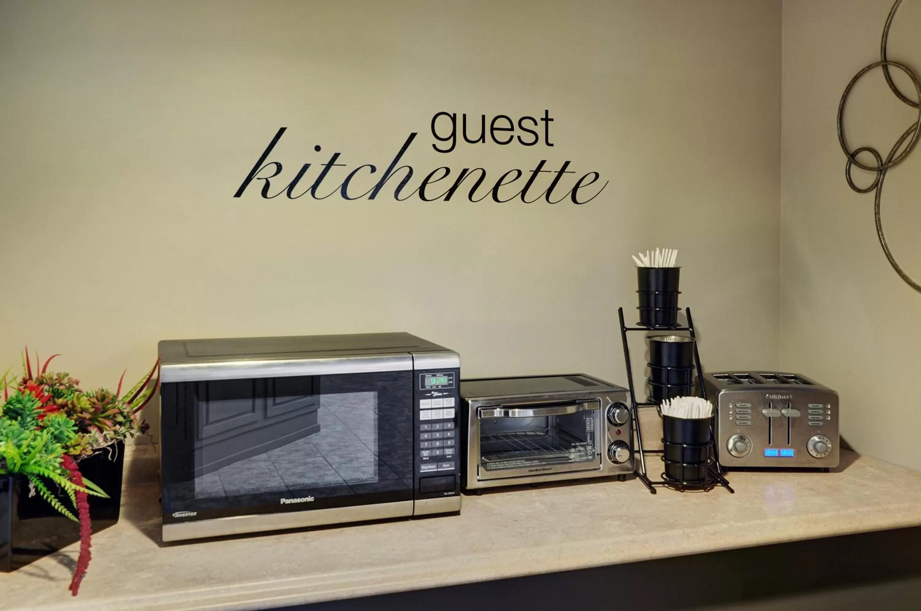 Communal kitchen in Travelway Inn Sudbury