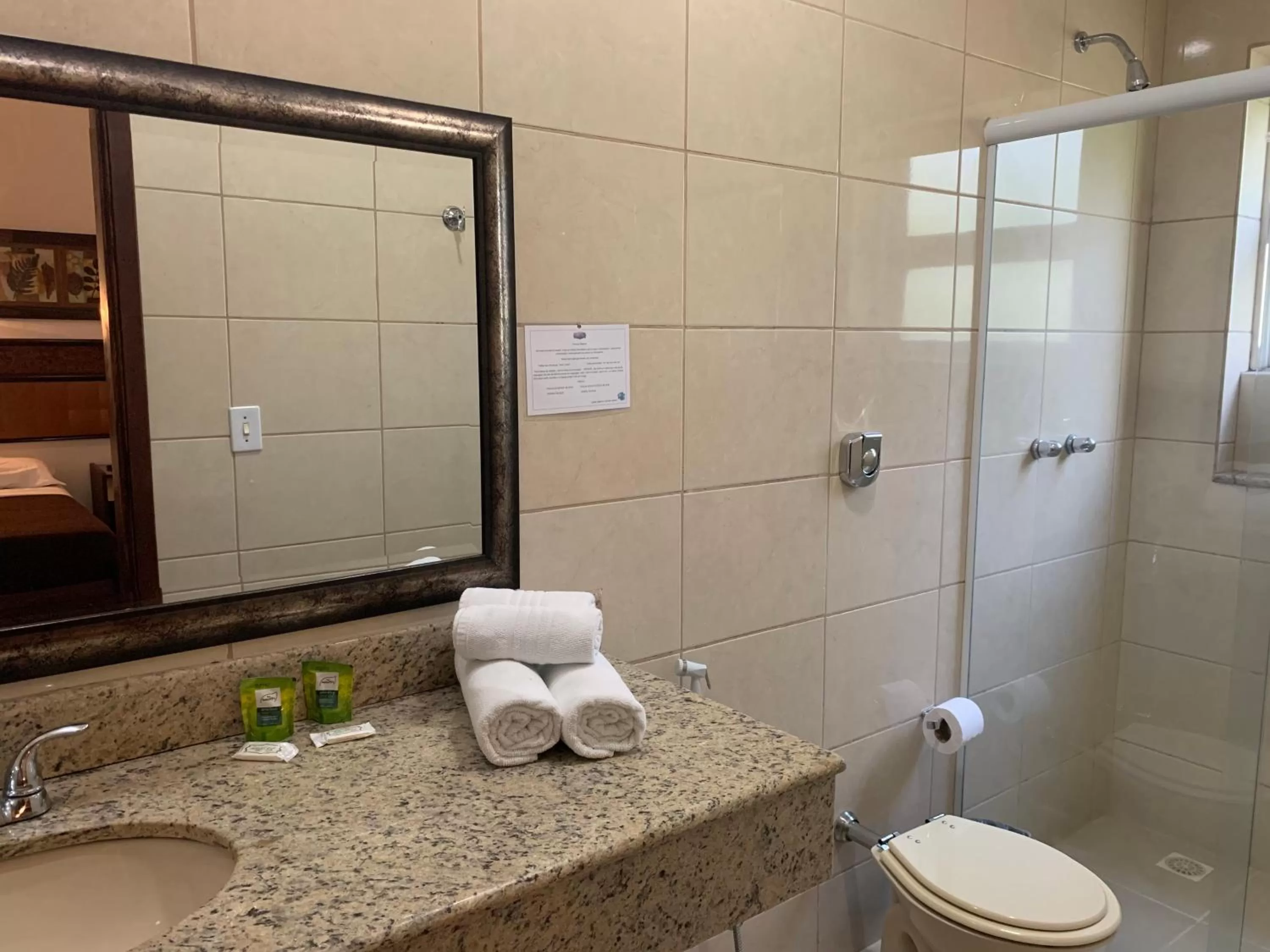 Shower, Bathroom in Hotel La Ponsa Itatiaia