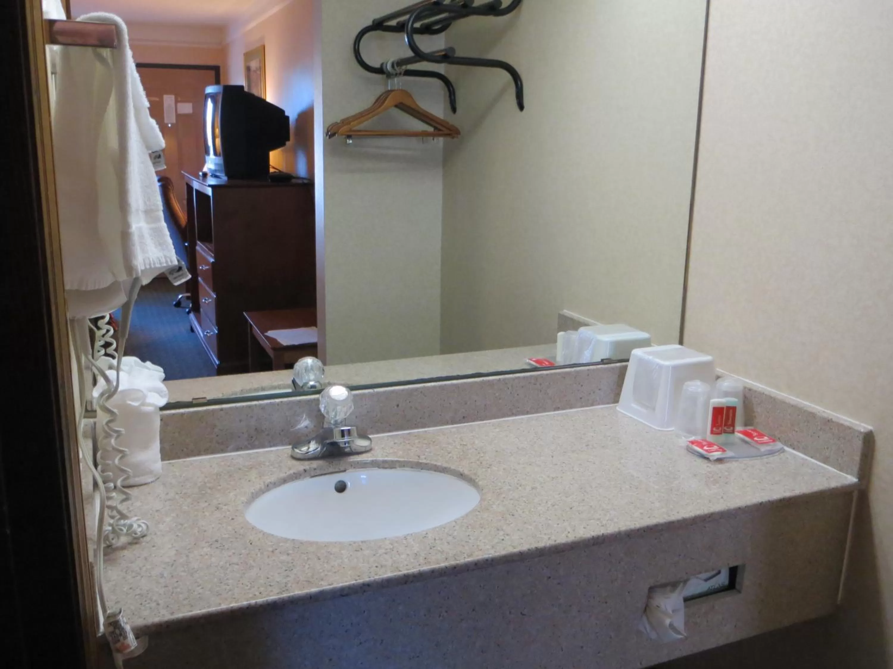 Bathroom in Econo Lodge Knoxville North