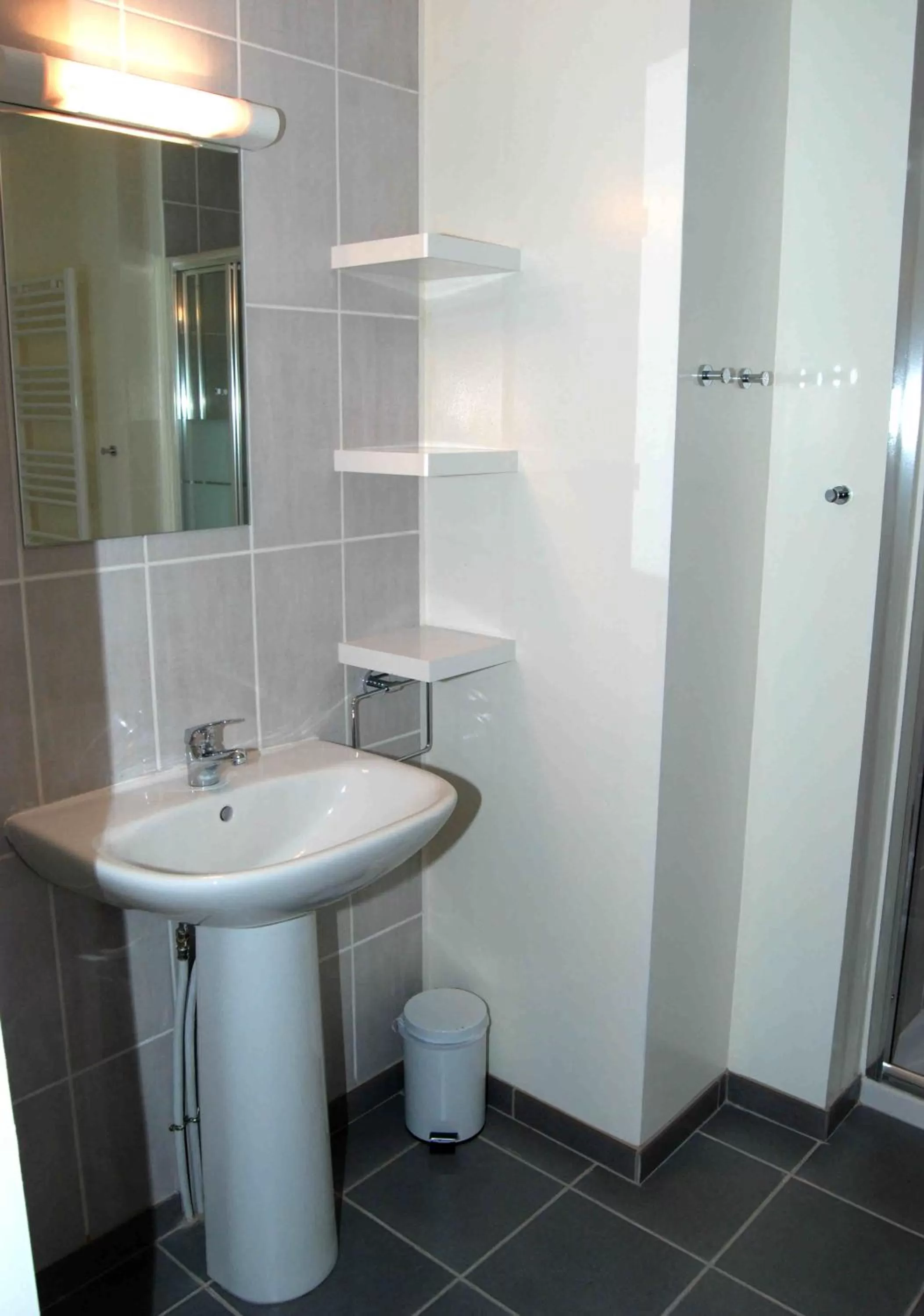 Bathroom in Apparthotel Douai Gare