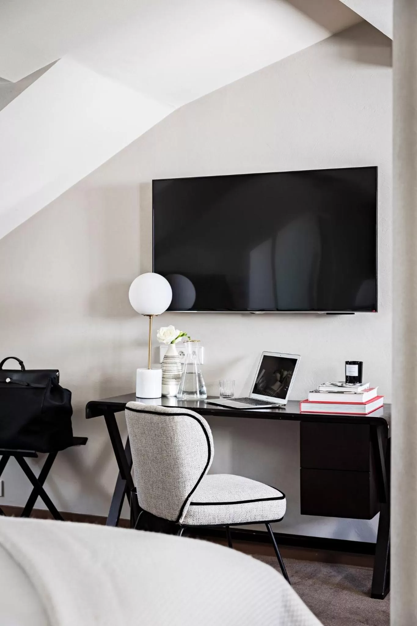 Photo of the whole room in Holiday Inn Paris Palais de l'Elysée by IHG