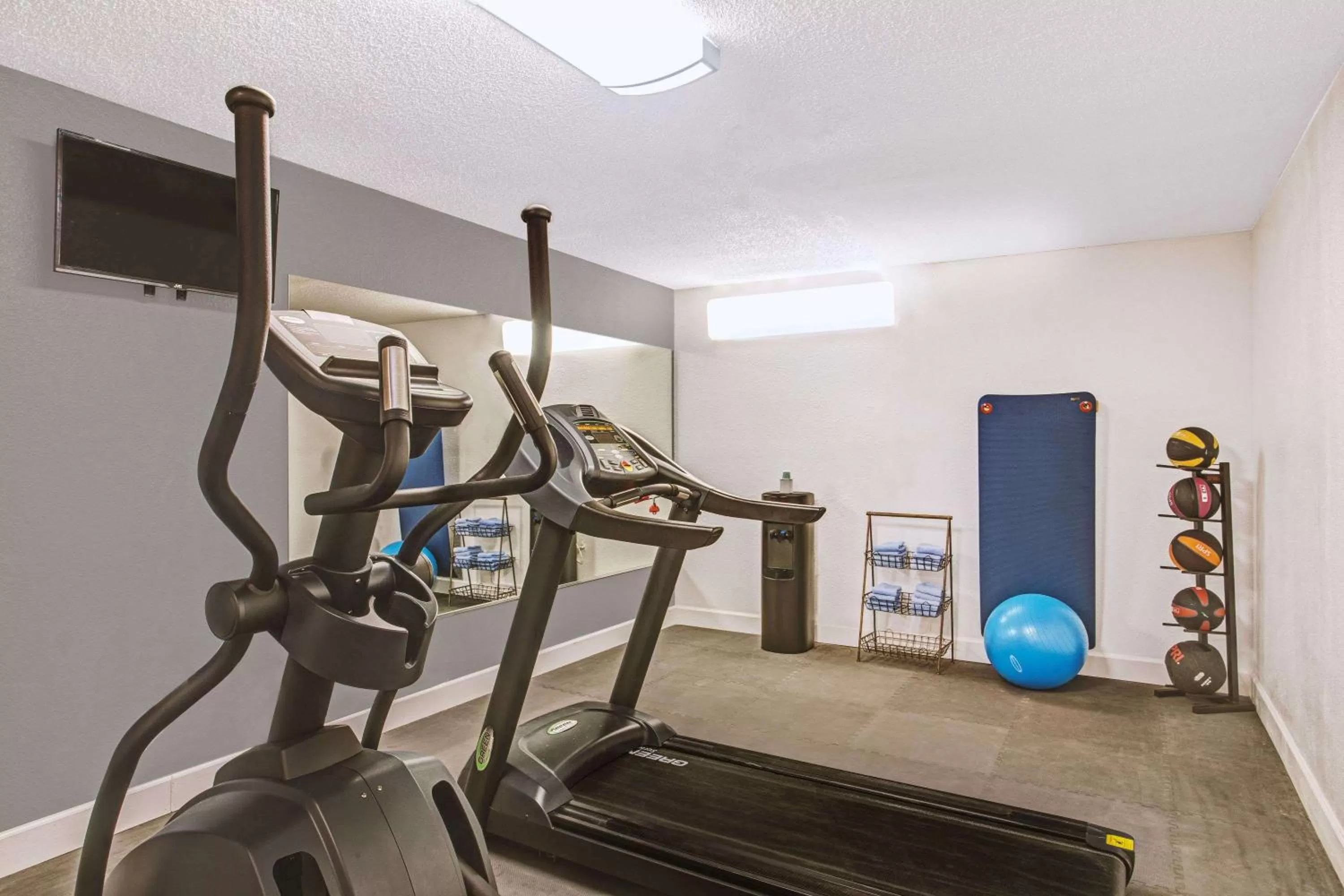 Fitness centre/facilities in Days Inn by Wyndham Wytheville