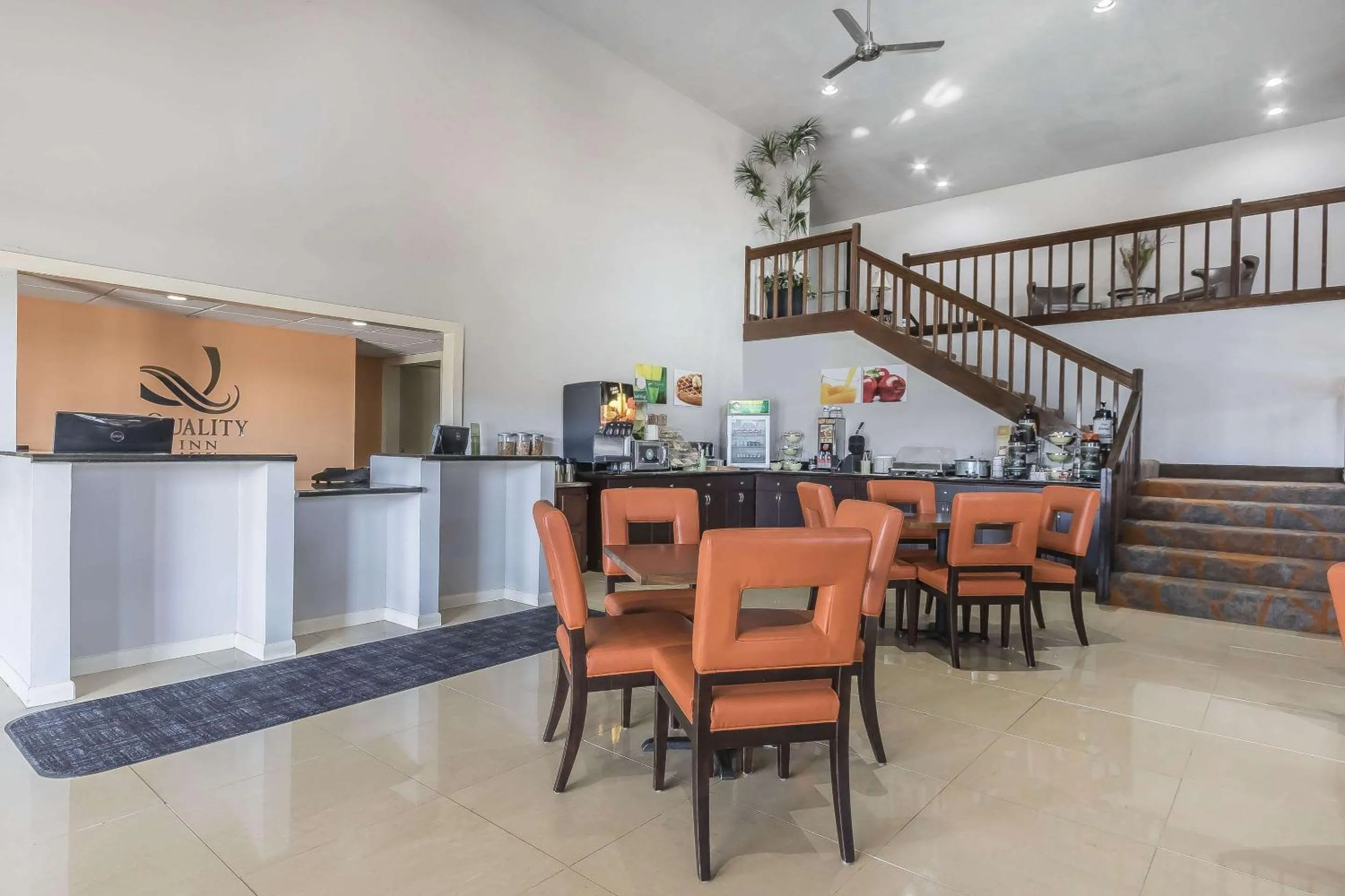 Lobby or reception in Quality Inn & Suites Stuttgart North