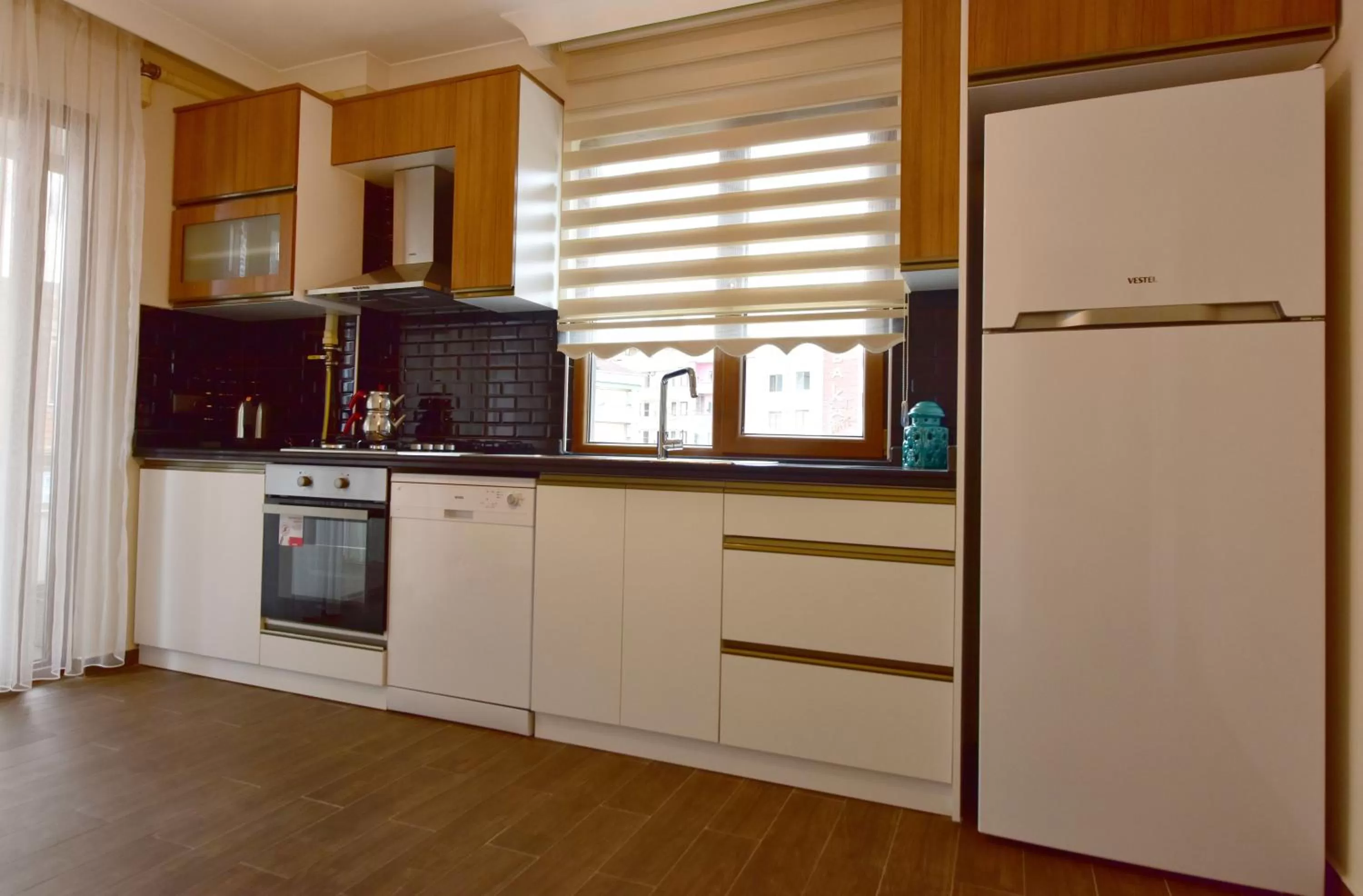 Dining area, Kitchen/Kitchenette in İnanlar Airport Residence