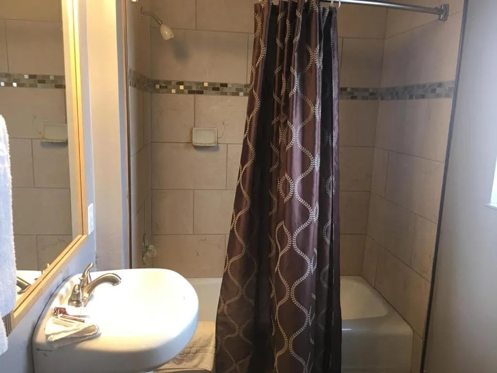 Shower in Townhouse Motel - West Sacramento