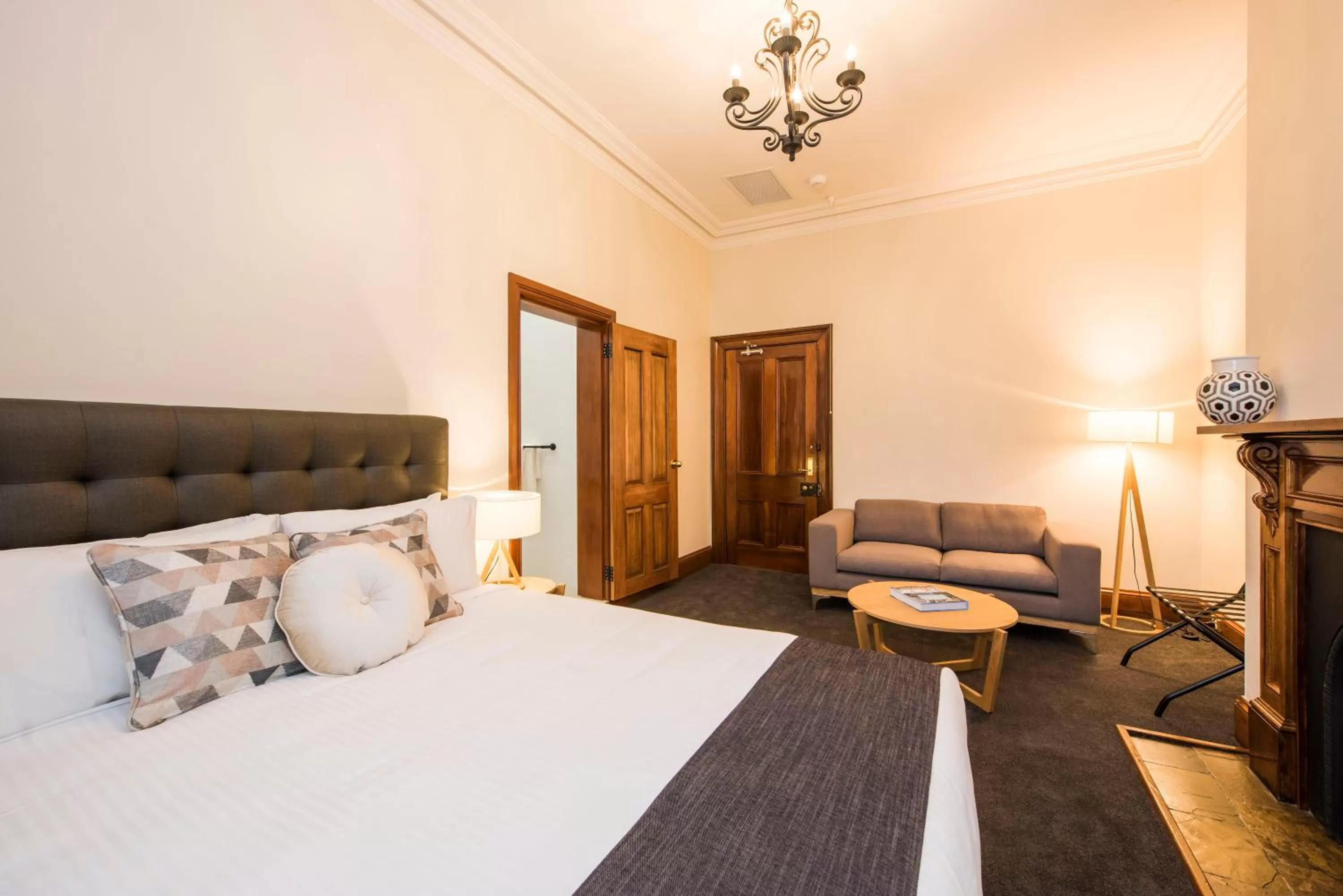 Photo of the whole room, Bed in The Parkview Hotel Mudgee