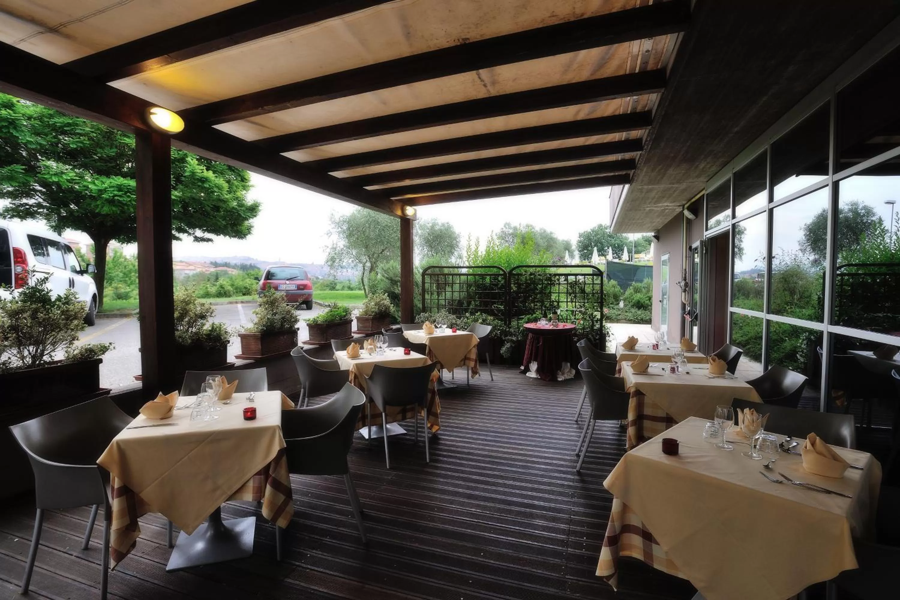 Restaurant/places to eat in La Meridiana Bleisure Hotel