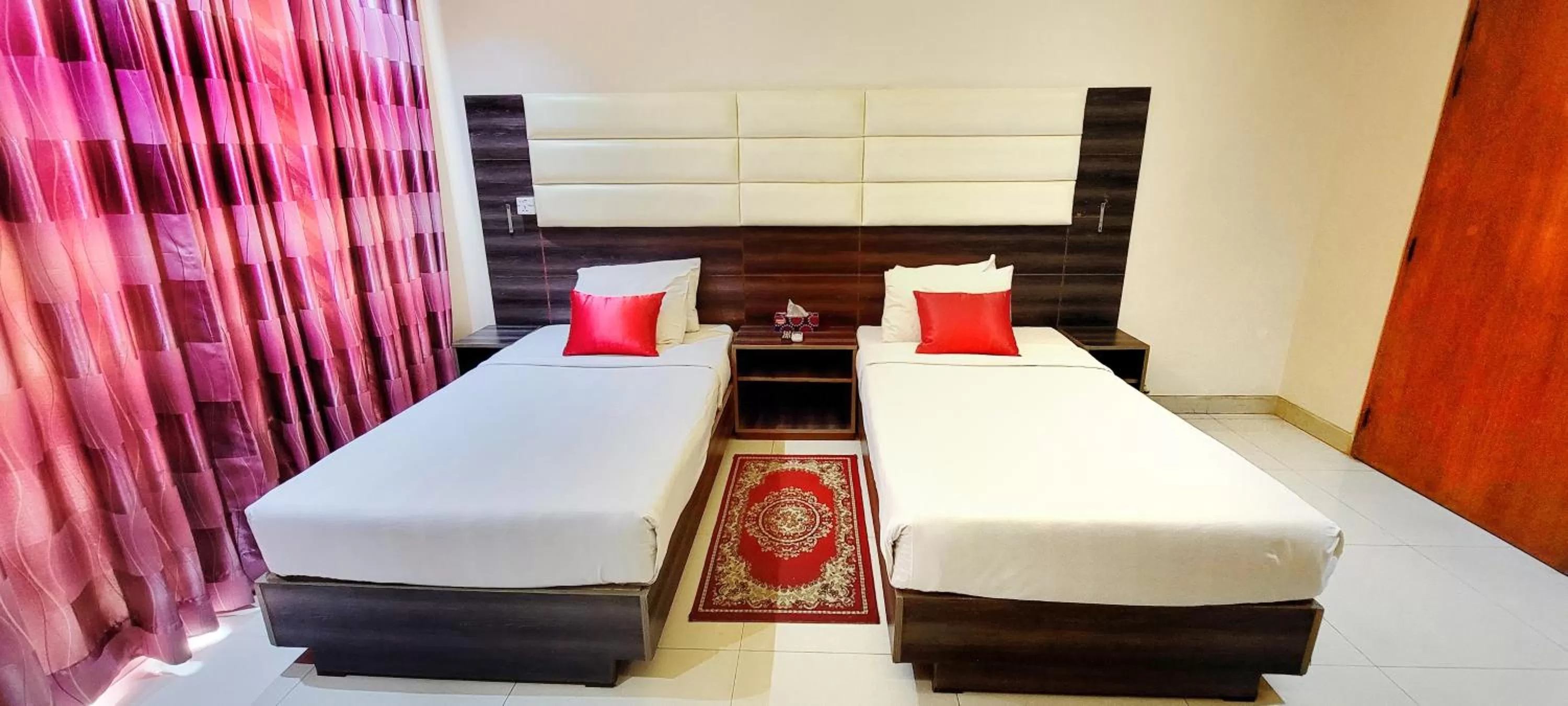 Bed in Hotel Afford Inn