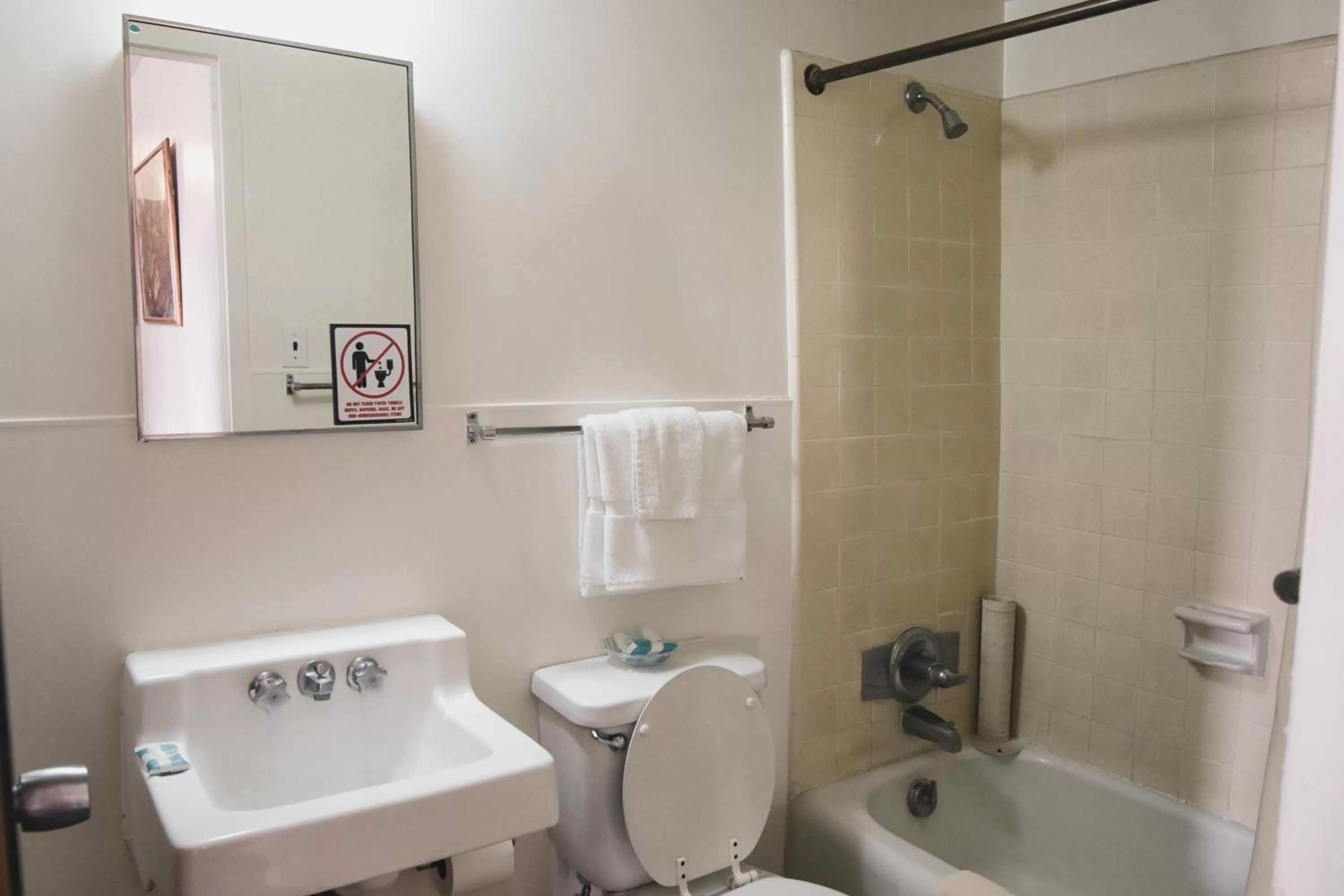 Bathroom in Royal Grove Waikiki