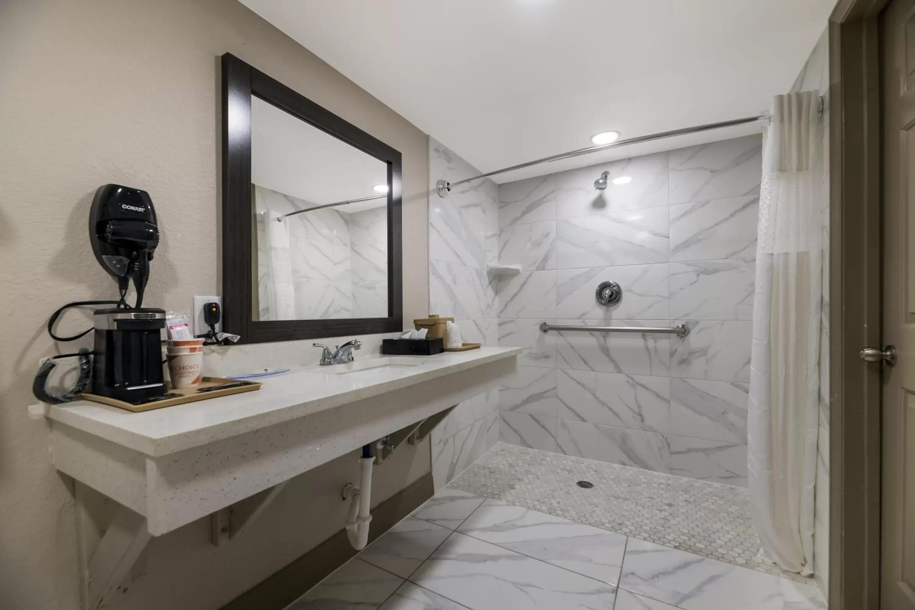 Queen Room with Roll-In Shower - Disability Access/Non Smoking in Quality Inn & Suites Queen Room with Roll-In Shower - Disability Access/Non Smoking in Quality Inn & Suites