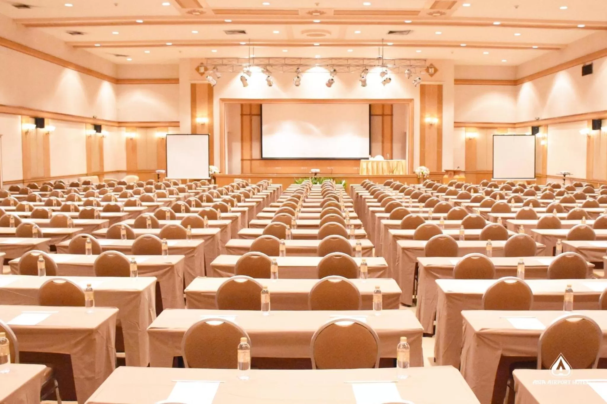 Meeting/conference room in Asia Airport Hotel