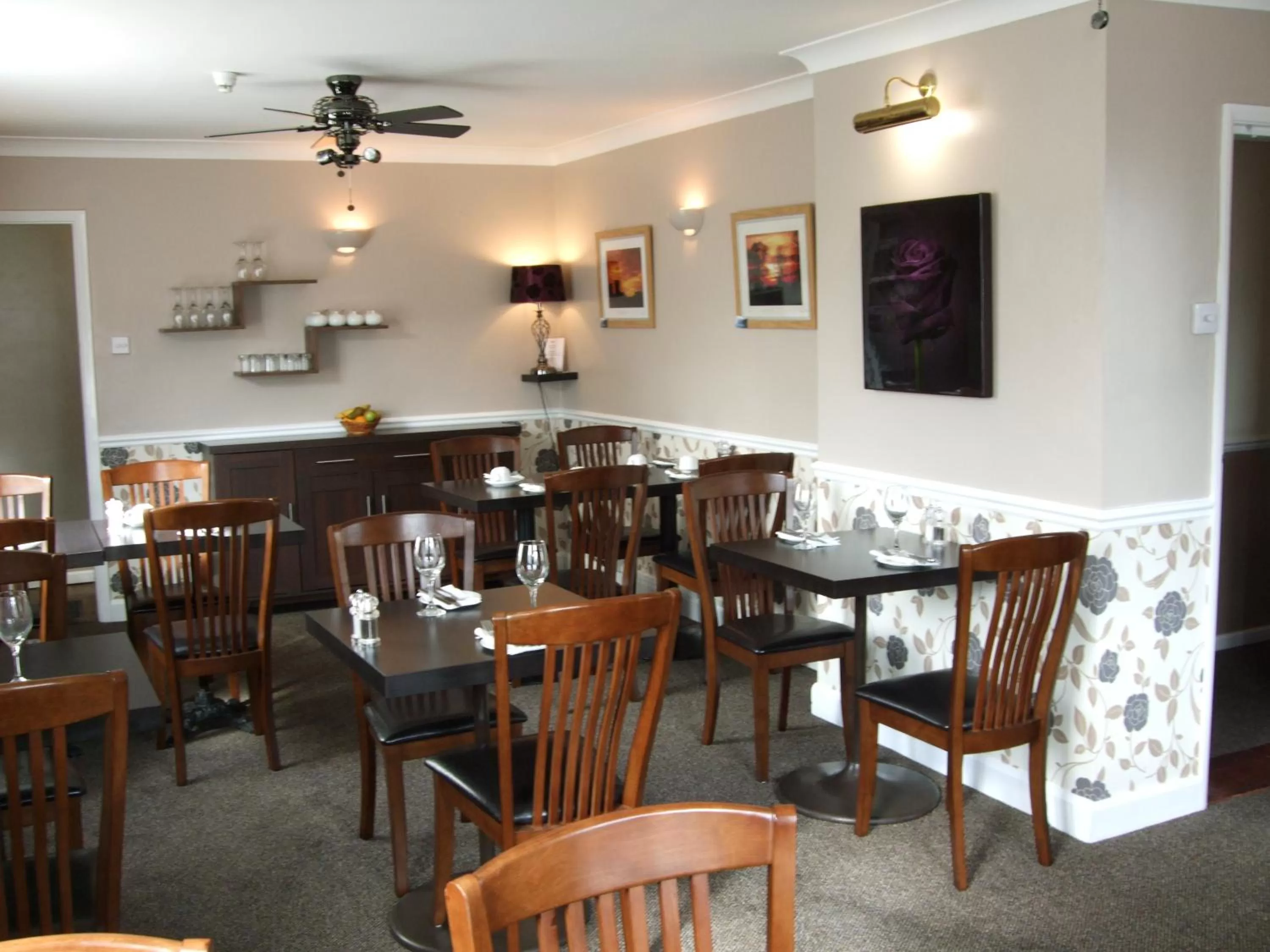 Restaurant/places to eat in Grove House Hotel