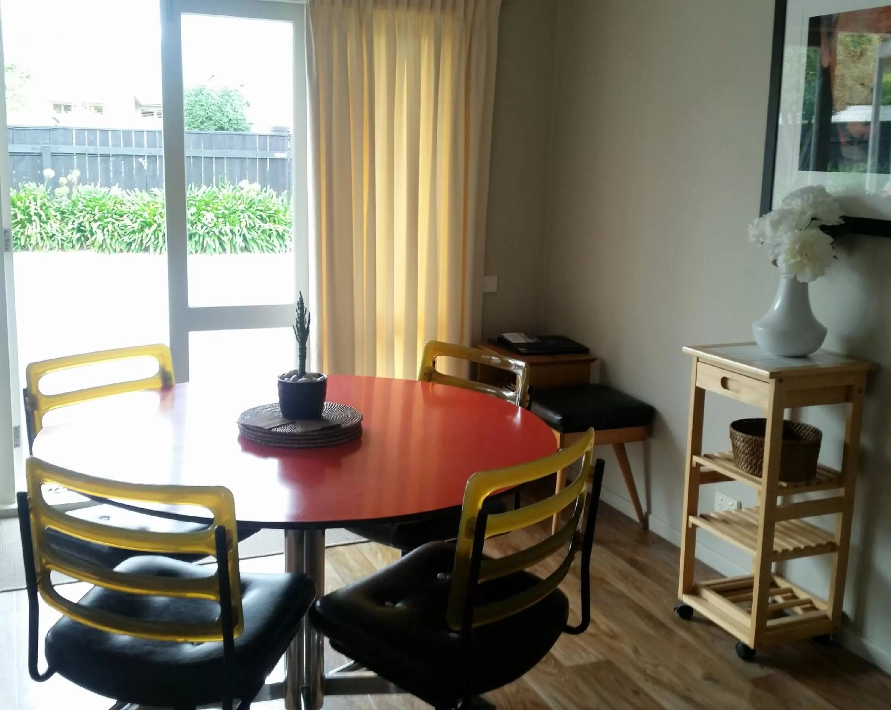 Dining area in The Lake Motel