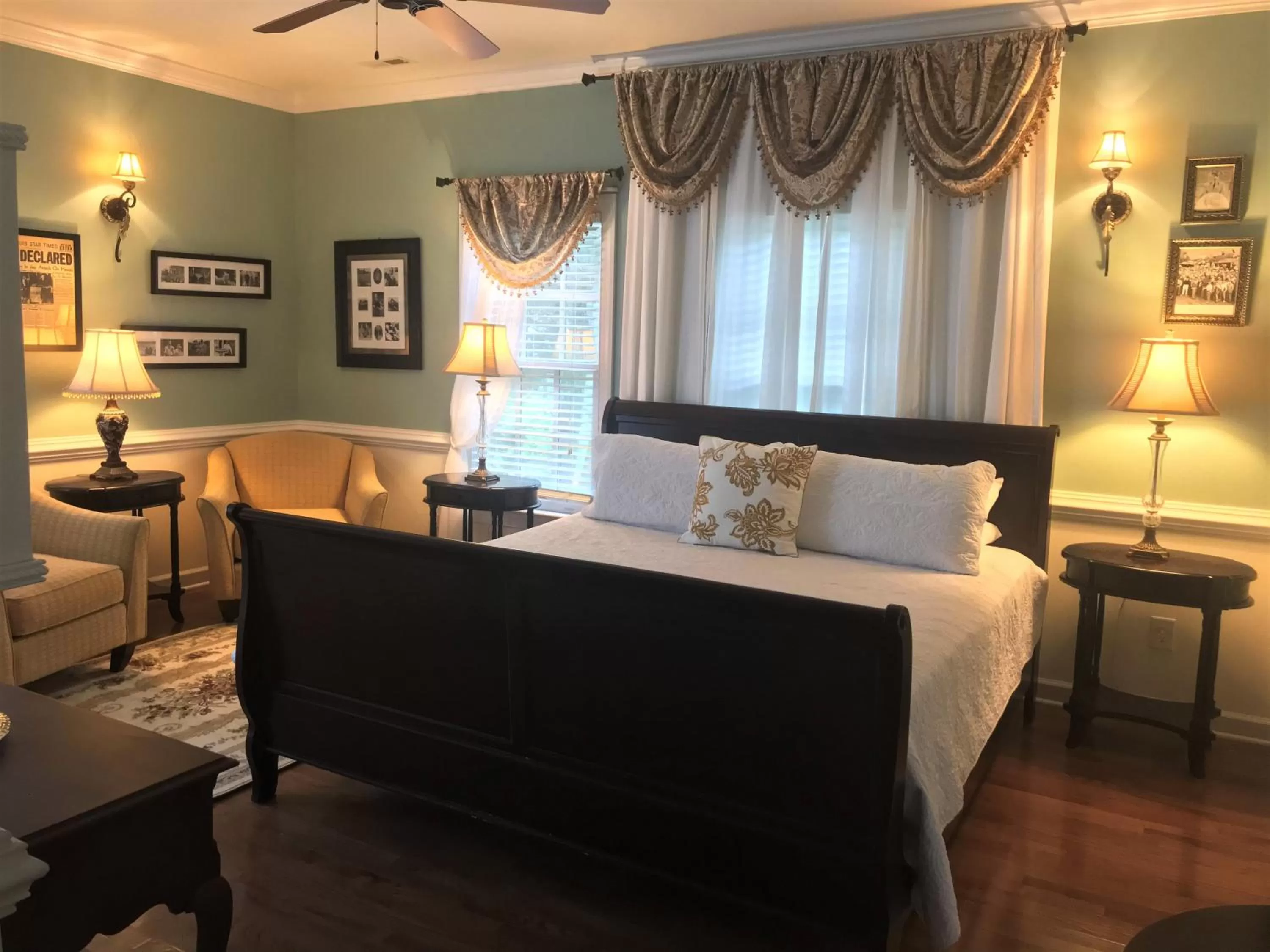 Bed in A Williamsburg White House Inn