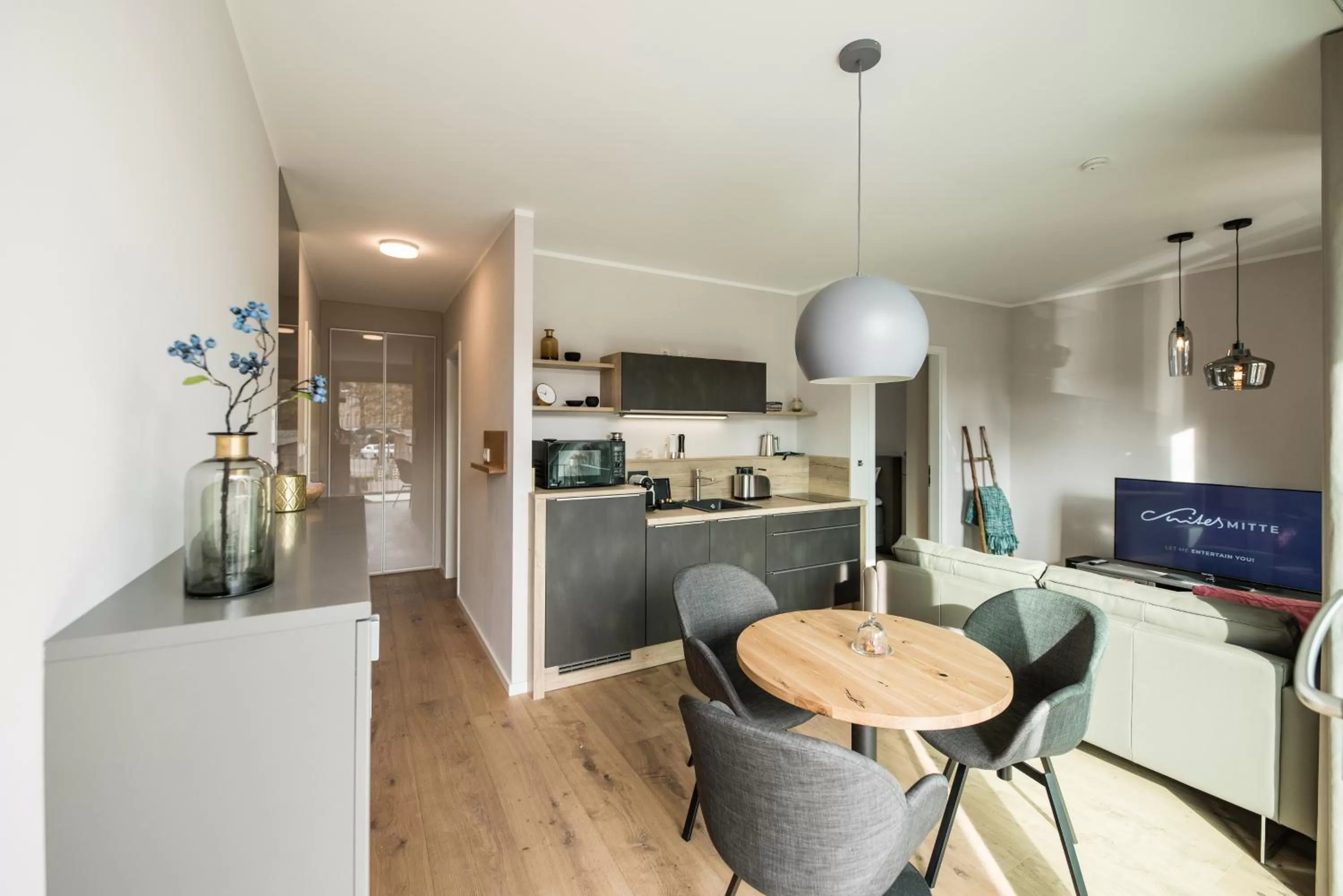TV and multimedia, Kitchen/Kitchenette in Suites MITTE - Aparthotel