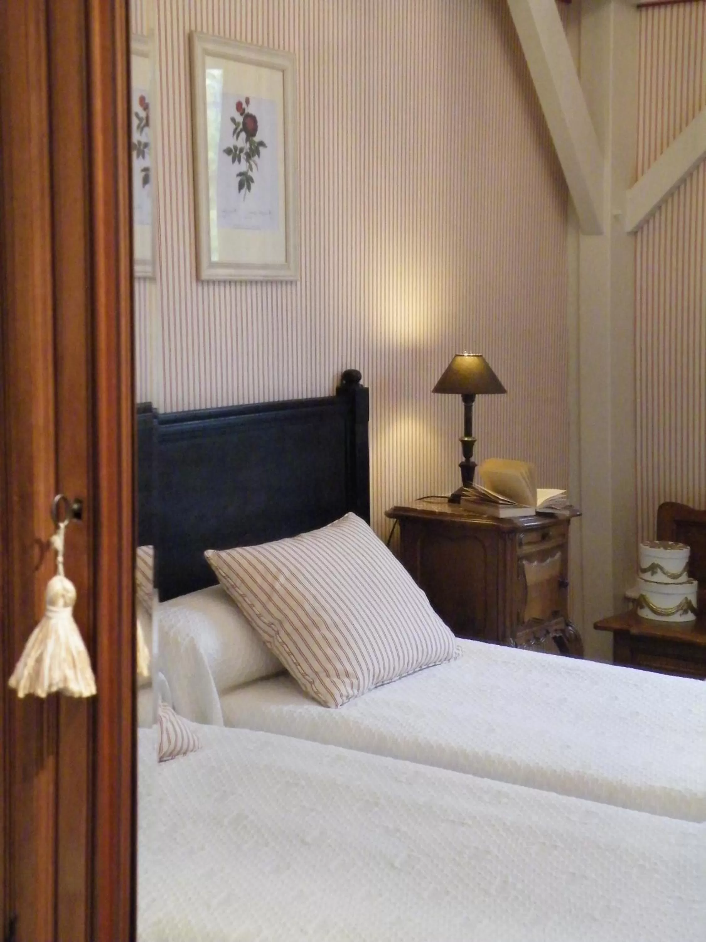 Bed in Hôtel Diderot