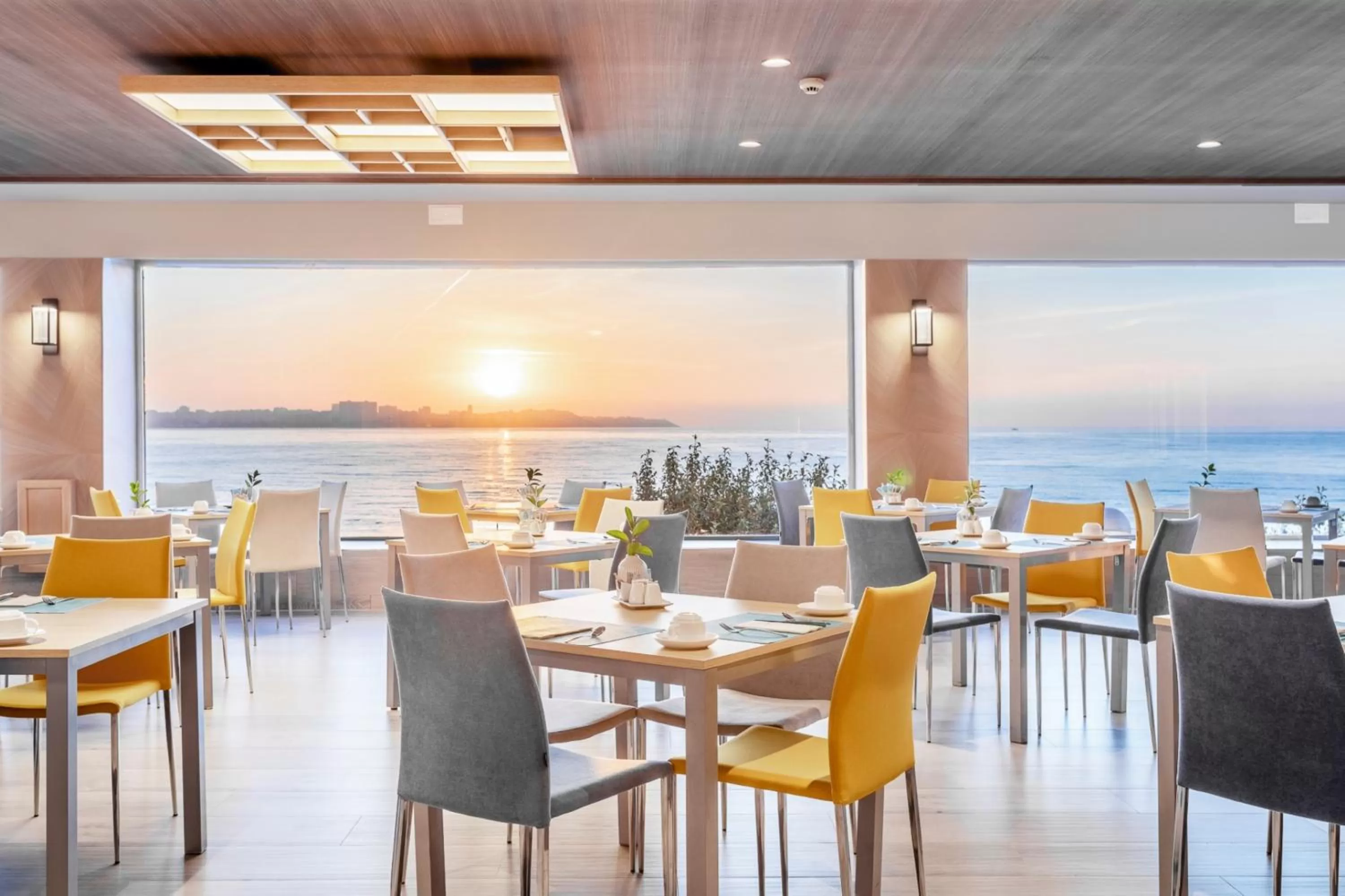 Restaurant/places to eat in Melia Alicante