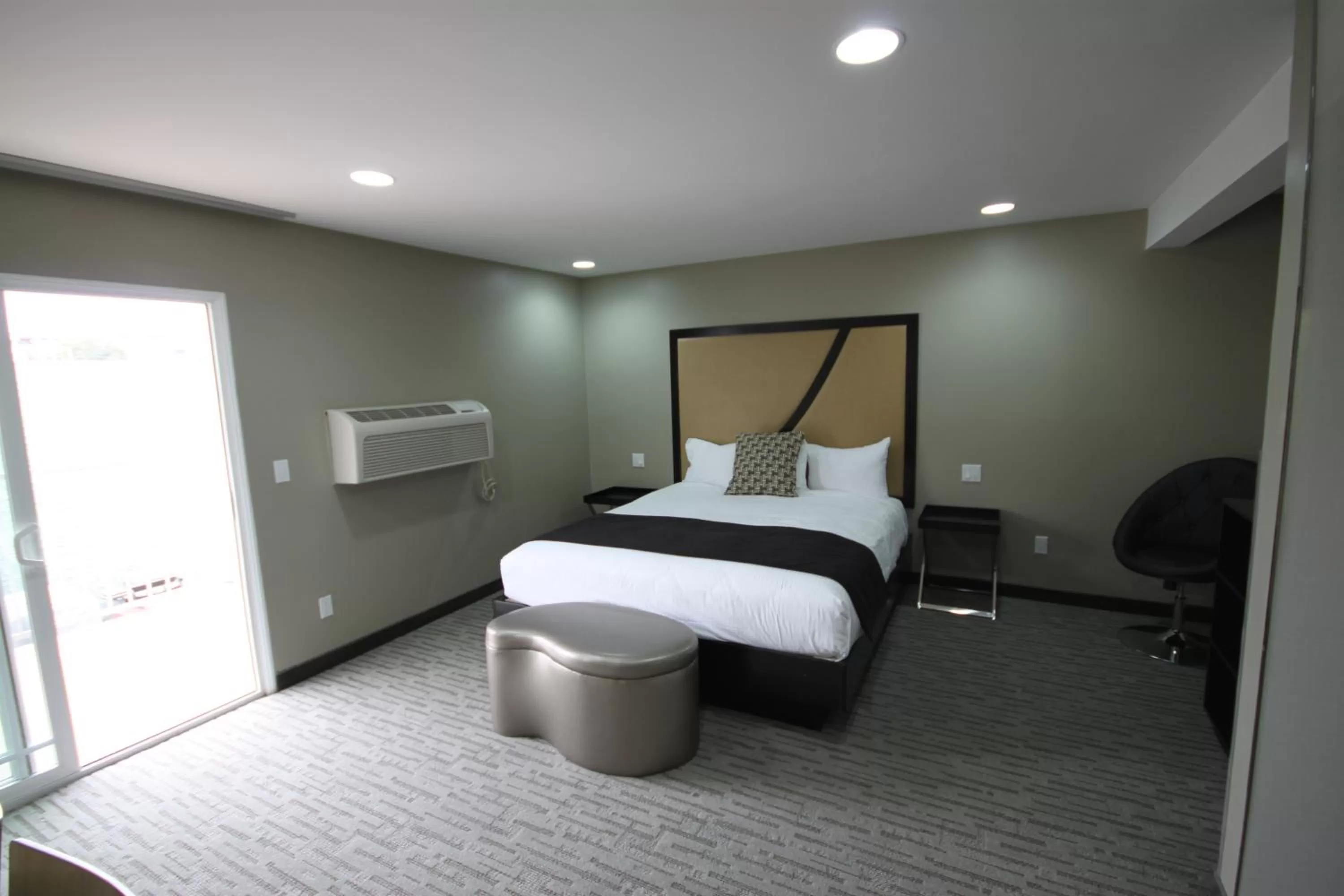 Bed in Grandview Inn