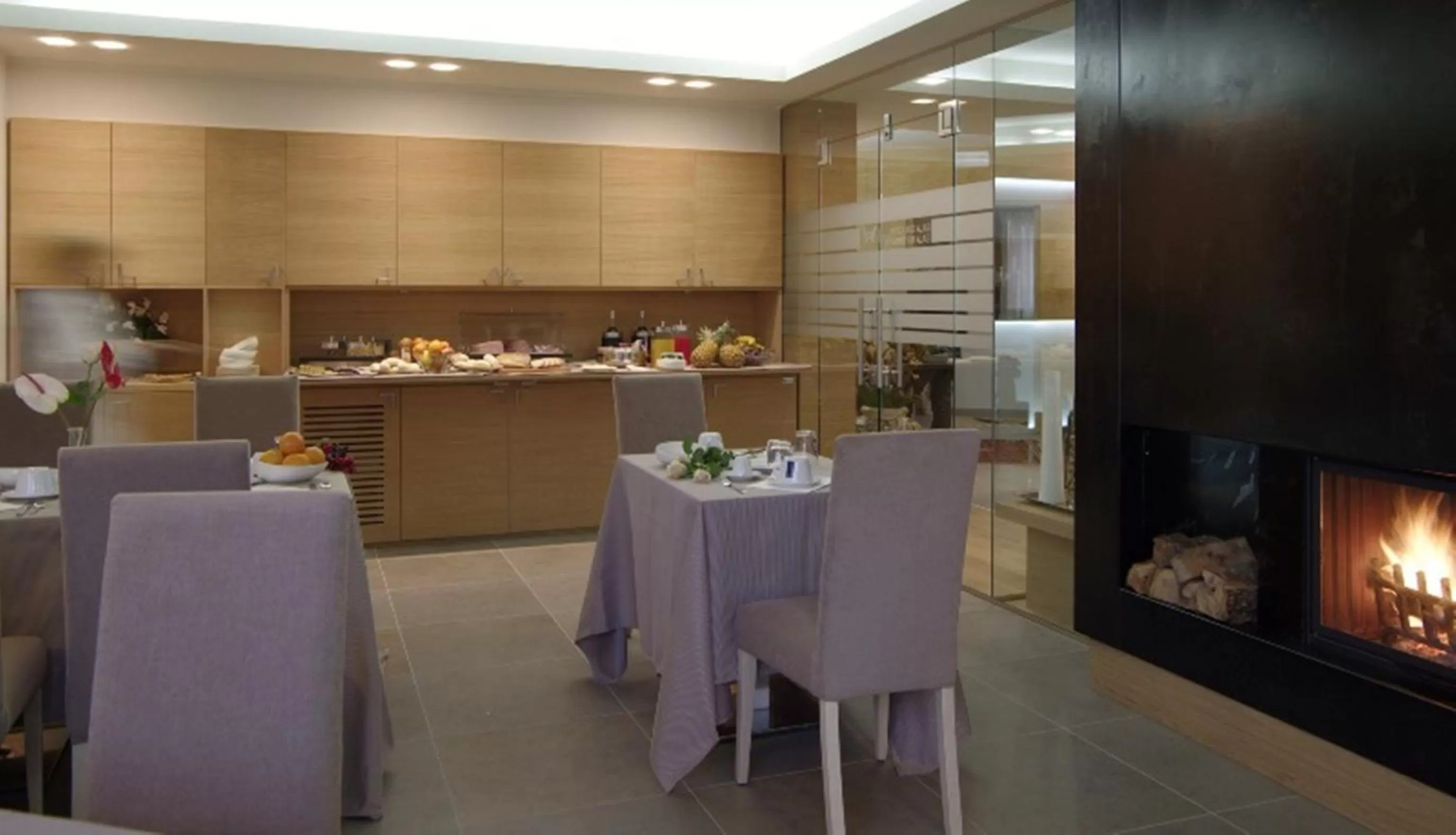 Restaurant/Places to Eat in Hotel Natura