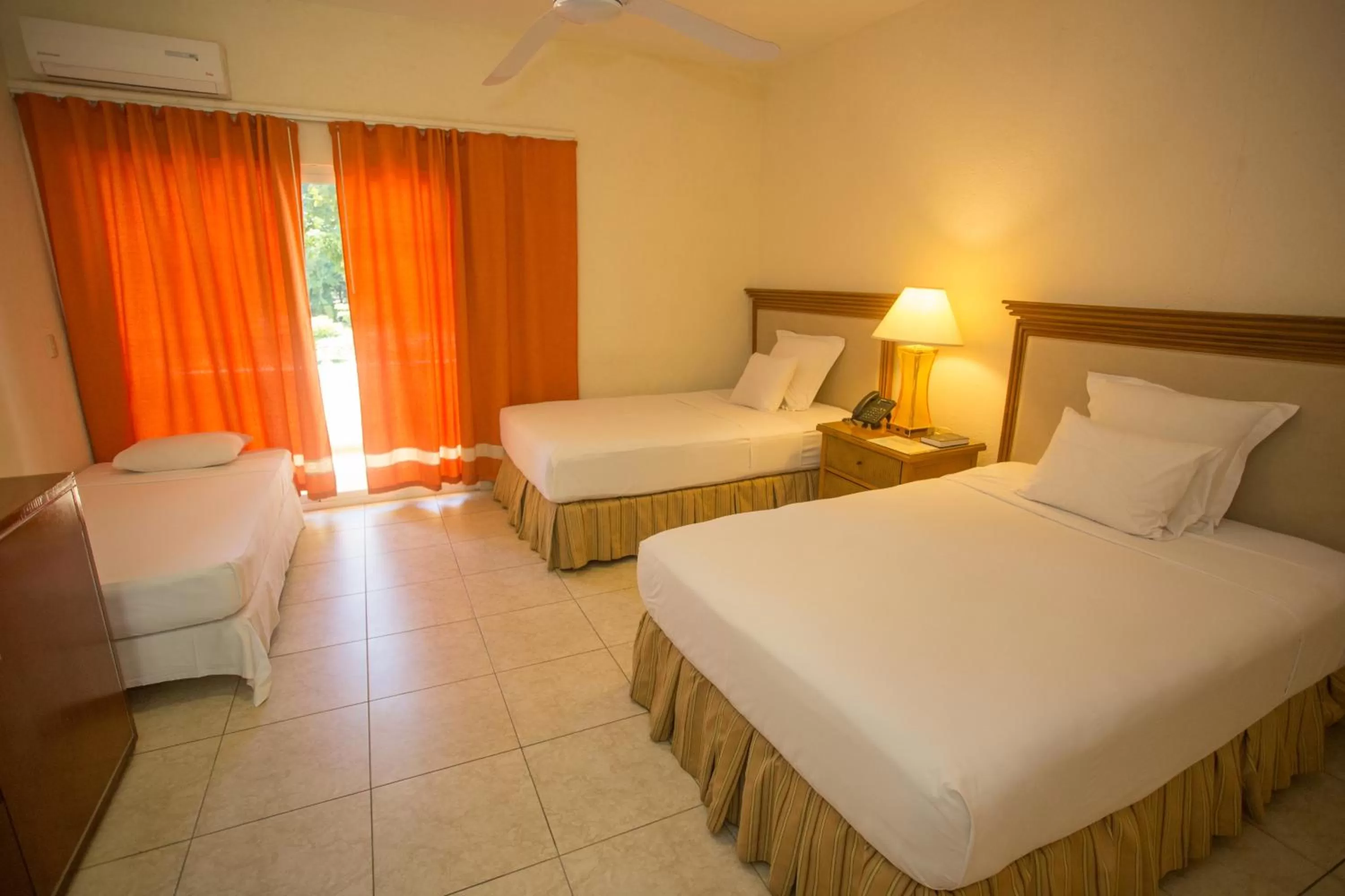 Balcony/Terrace, Bed in Auberge Villa Cana