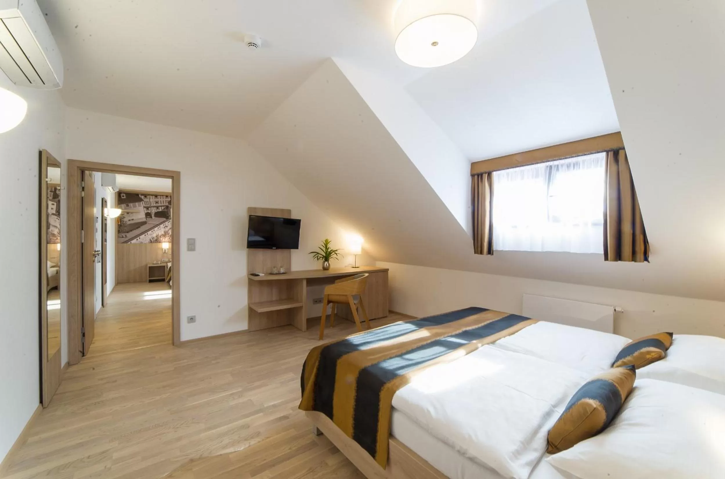 Bed in Garni hotel Castle Bridge