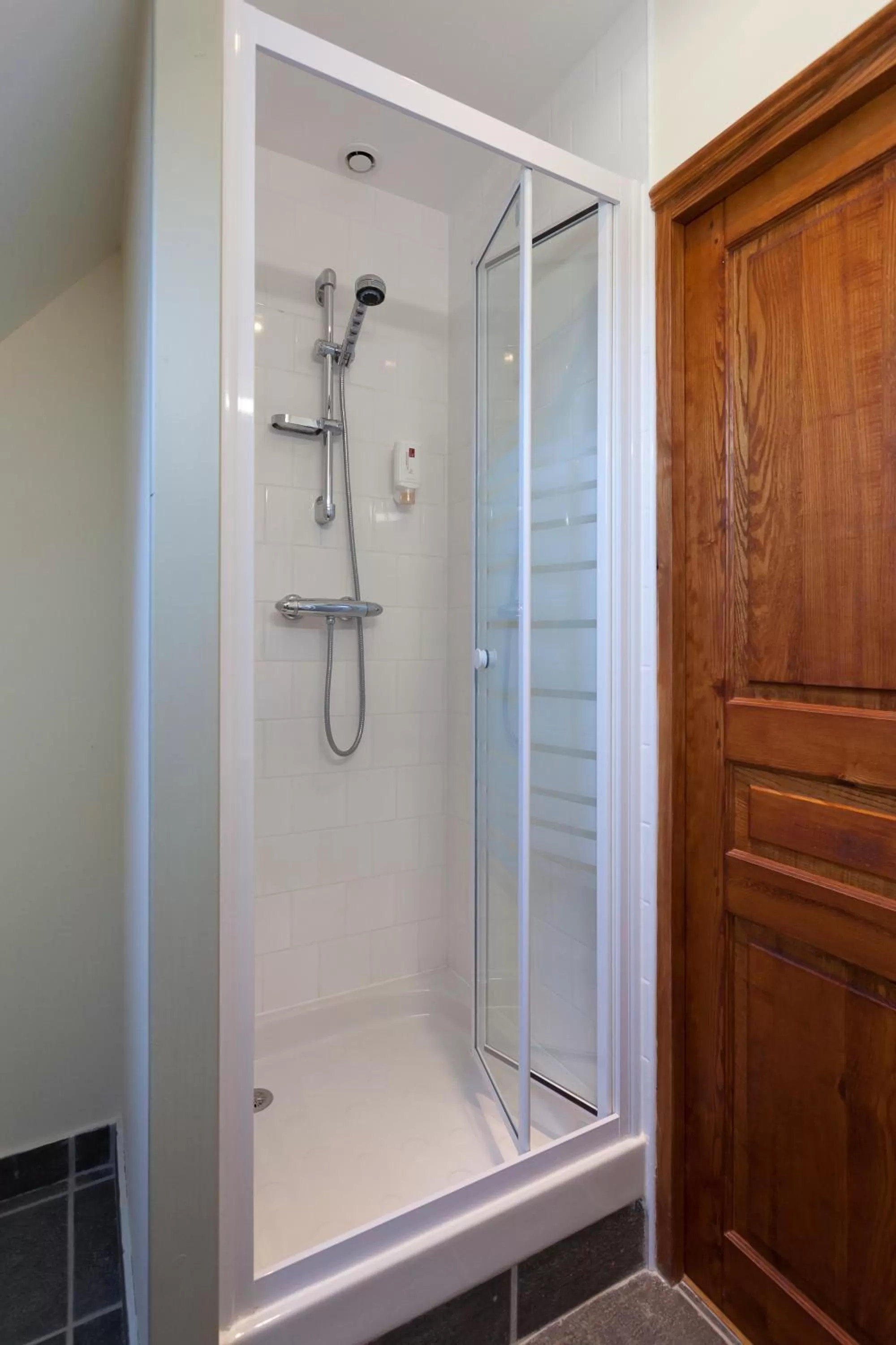 Bathroom in Hôtel Résidence Normandy Country Club by Popinns