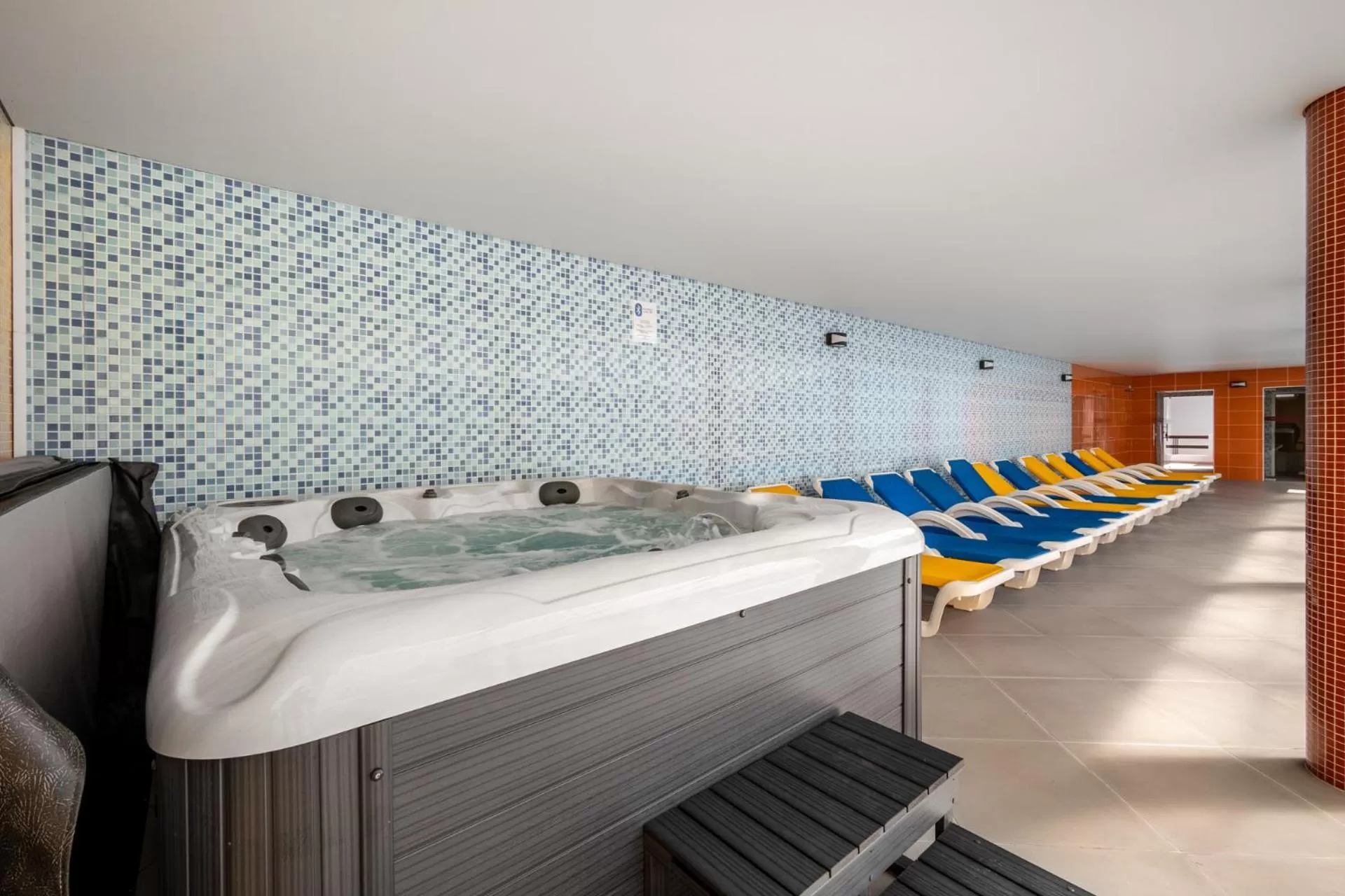 Hot Tub in Hotel Colmeia
