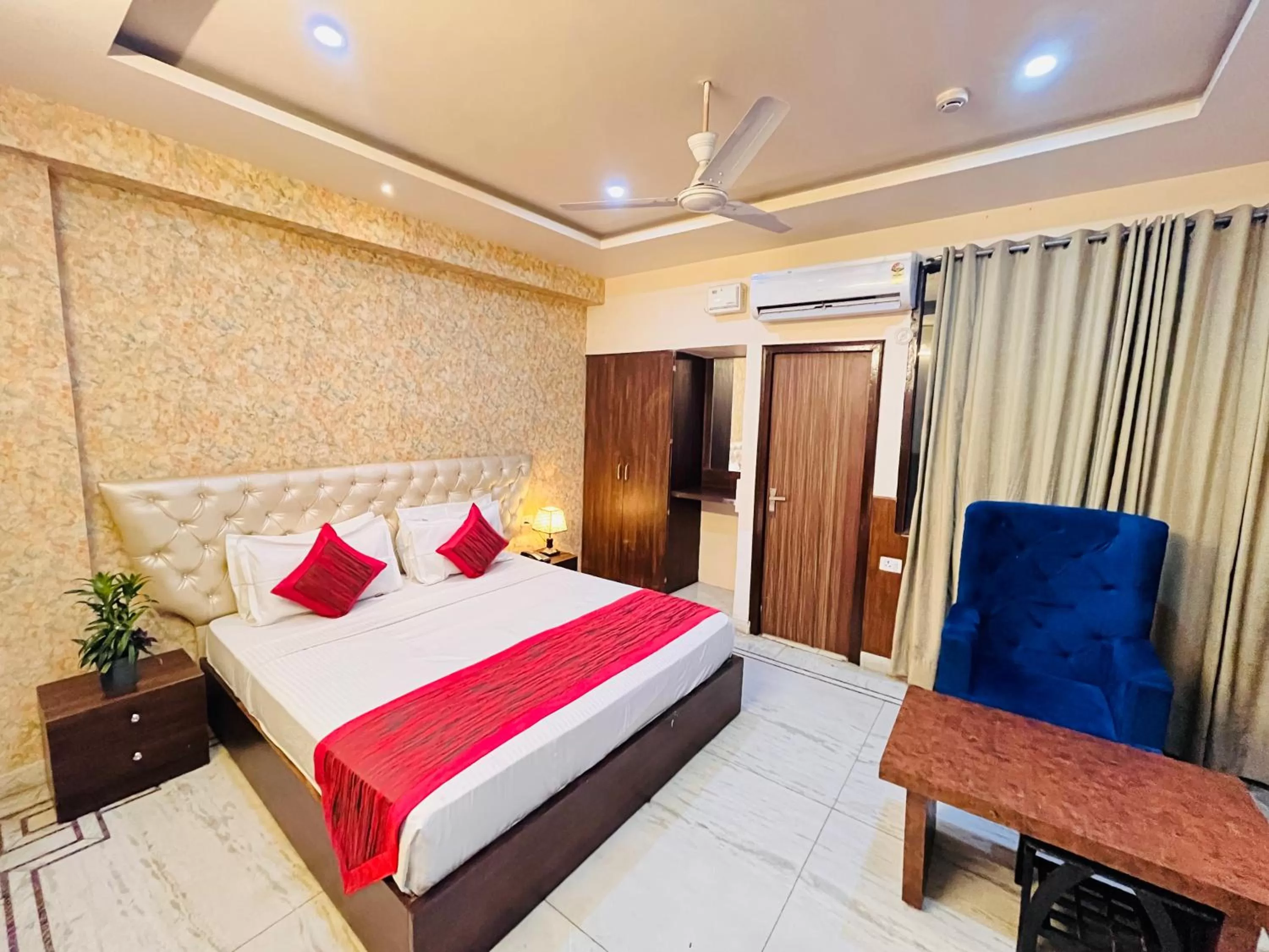 Bed in Hotel The Leaf - Gomti Nagar Lucknow