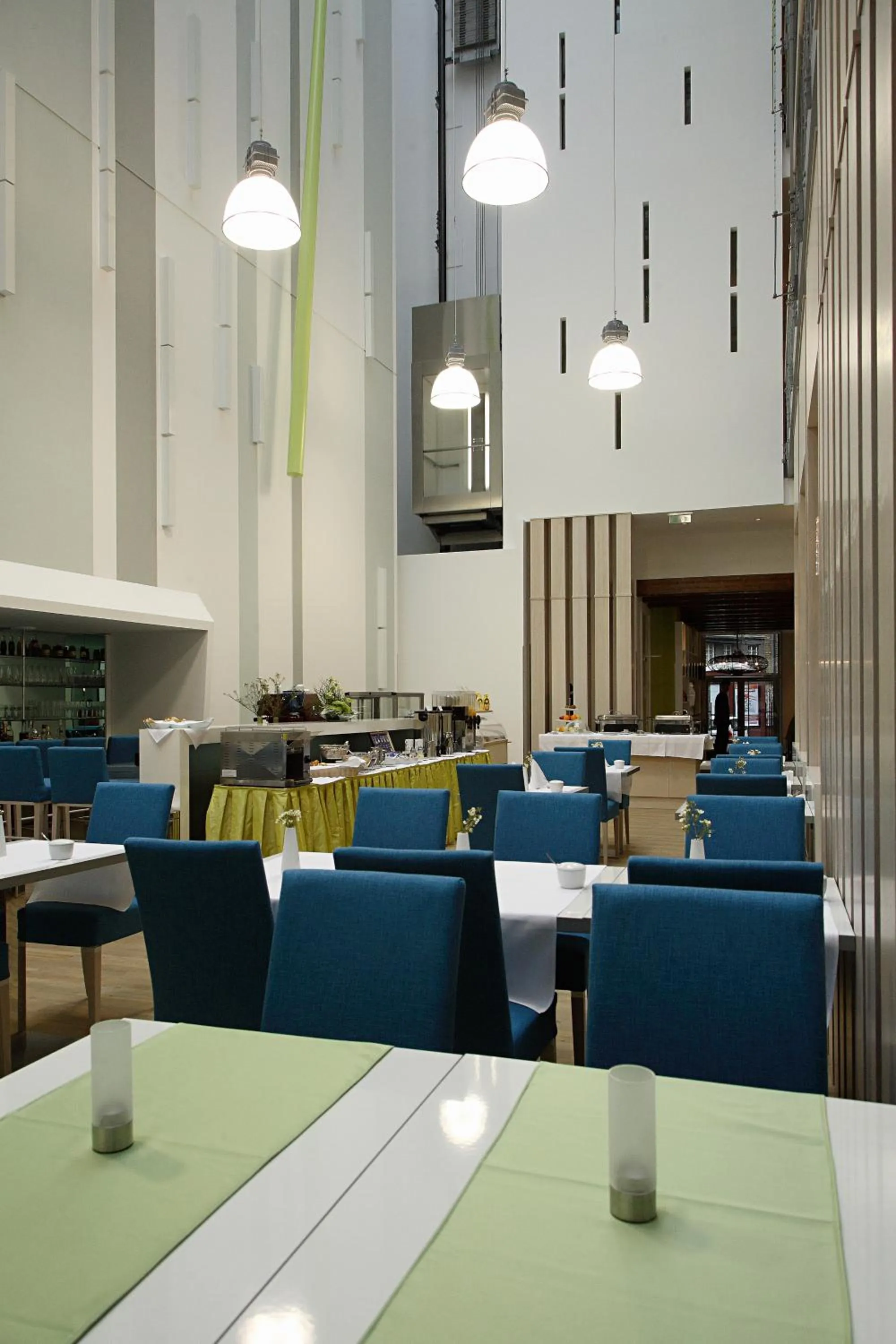 Restaurant/places to eat in Atrium Fashion Hotel
