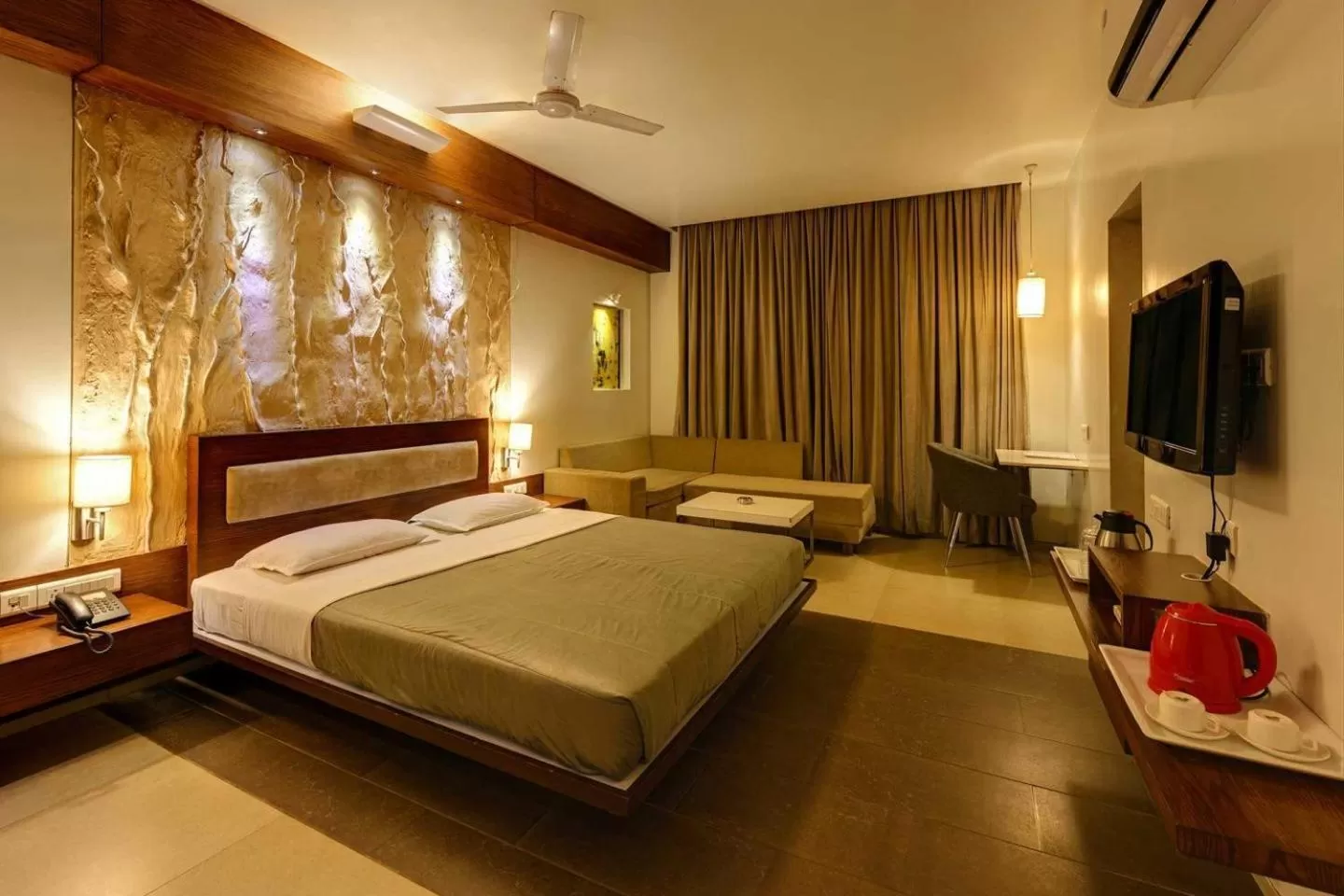Bed in Hotel Maratha Regency