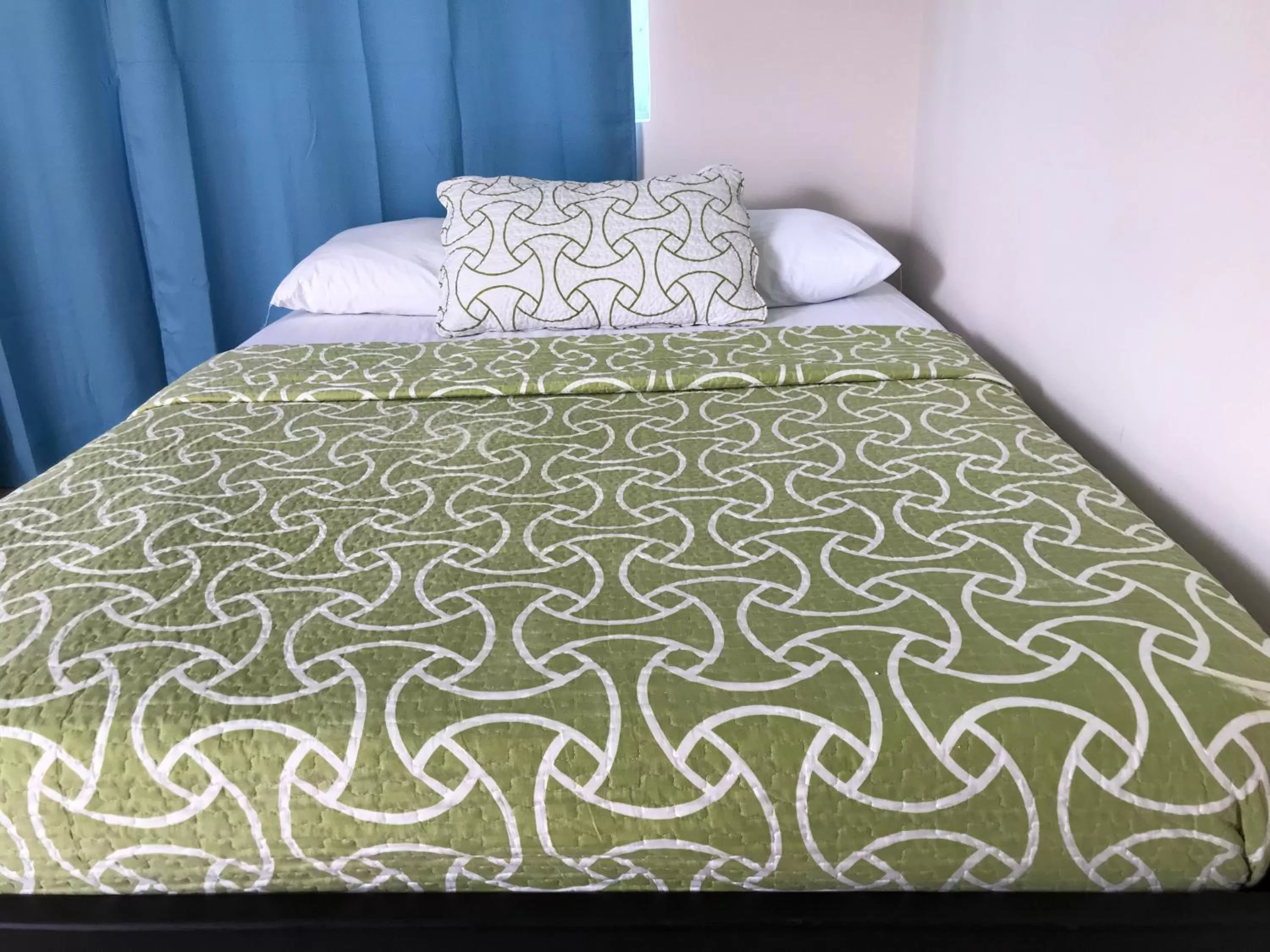 Bed in Caribbean Island Hotel Piso 2