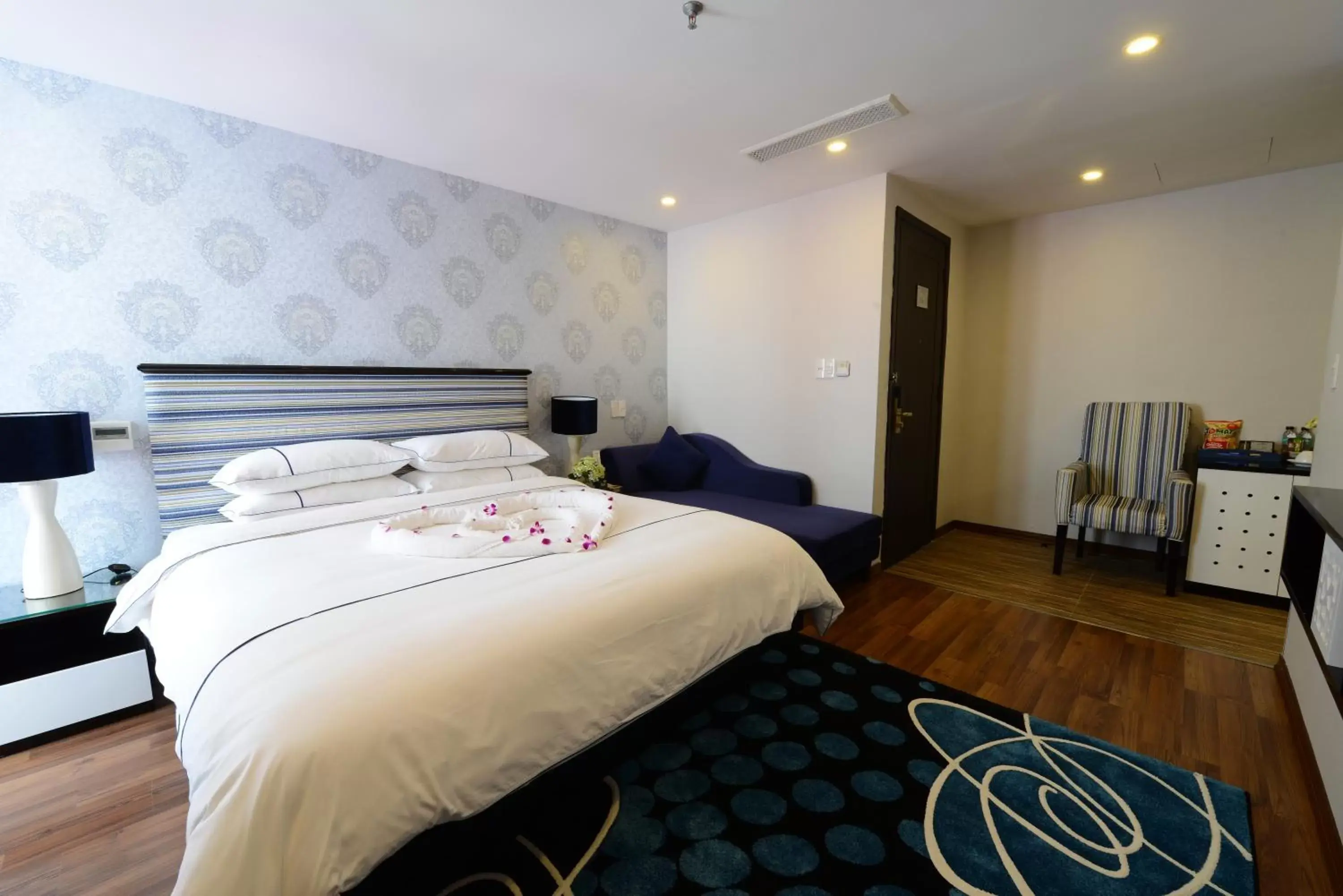 Connecting Room in Hanoi Emerald Waters Hotel & Spa Connecting Room in Hanoi Emerald Waters Hotel & Spa