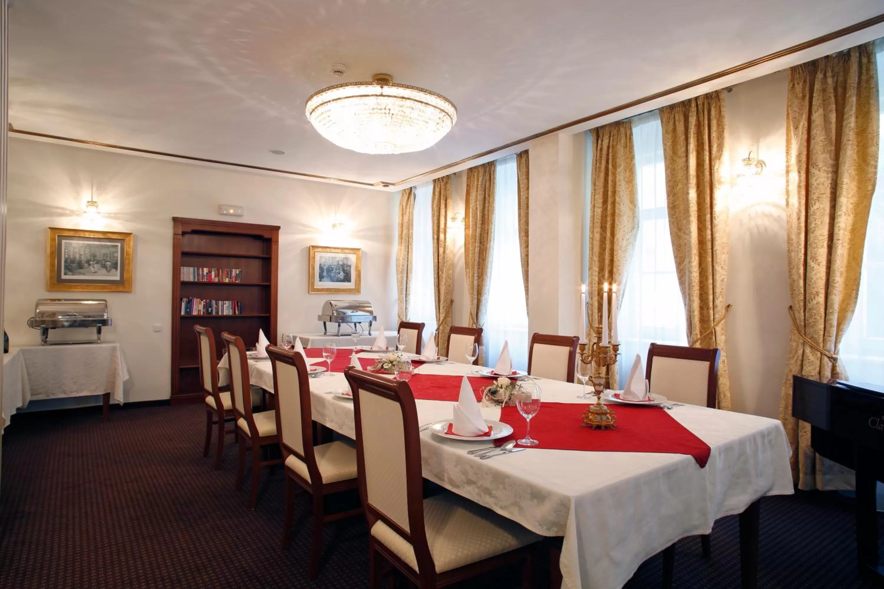 Communal lounge/ TV room in Spa Hotel Schlosspark