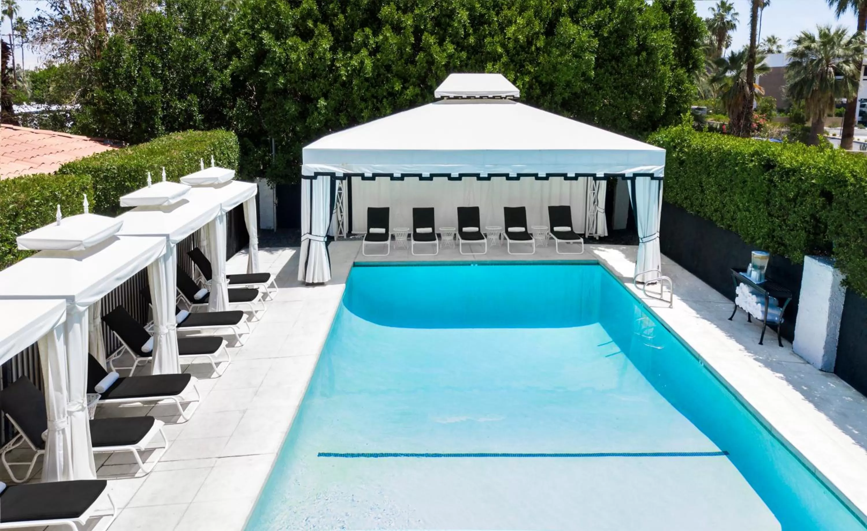 Swimming pool in Avalon Hotel & Bungalows Palm Springs, a Member of Design Hotels
