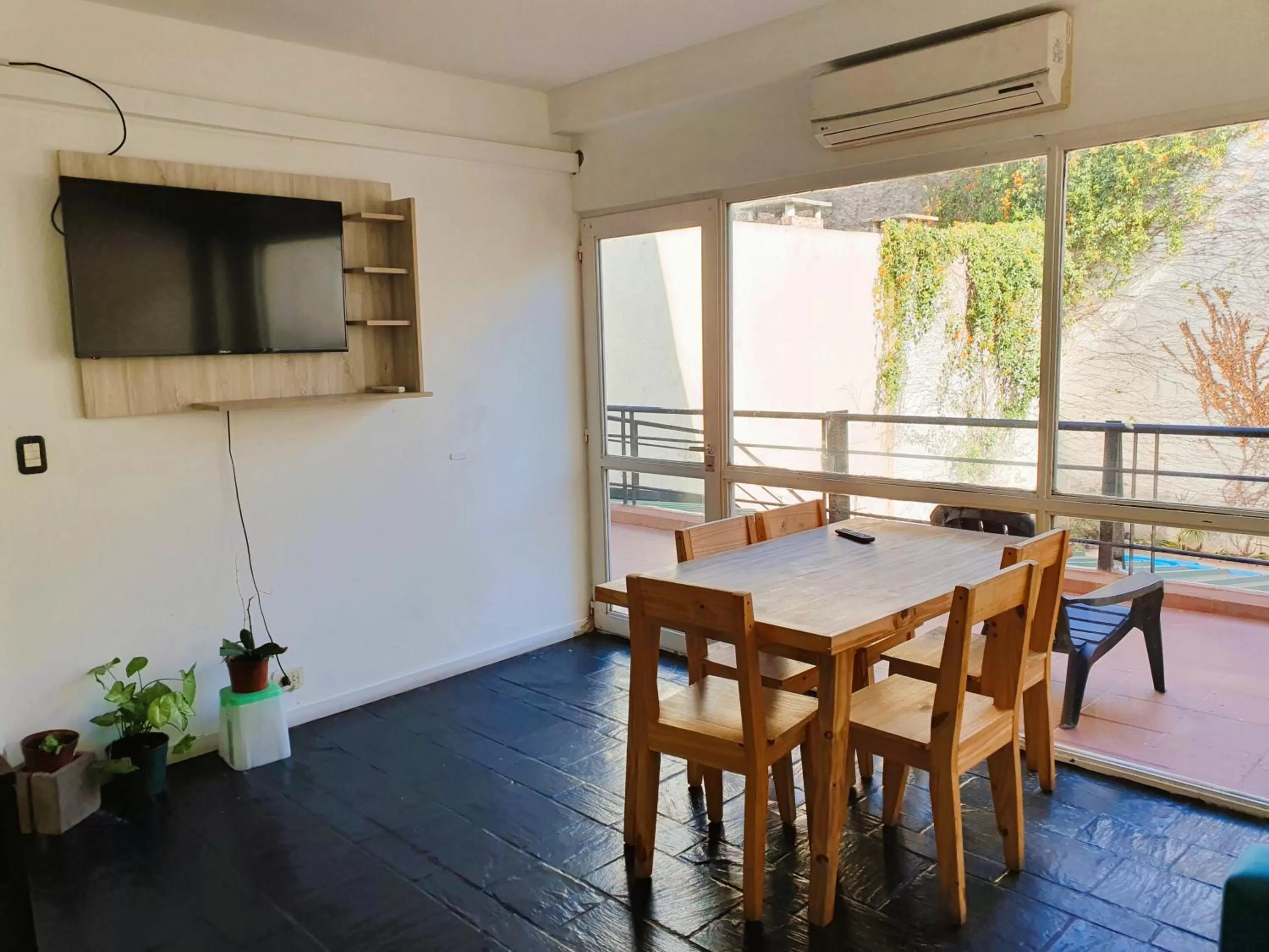 Living room in Habitaciones en Casa con piscina en Palermo Soho!