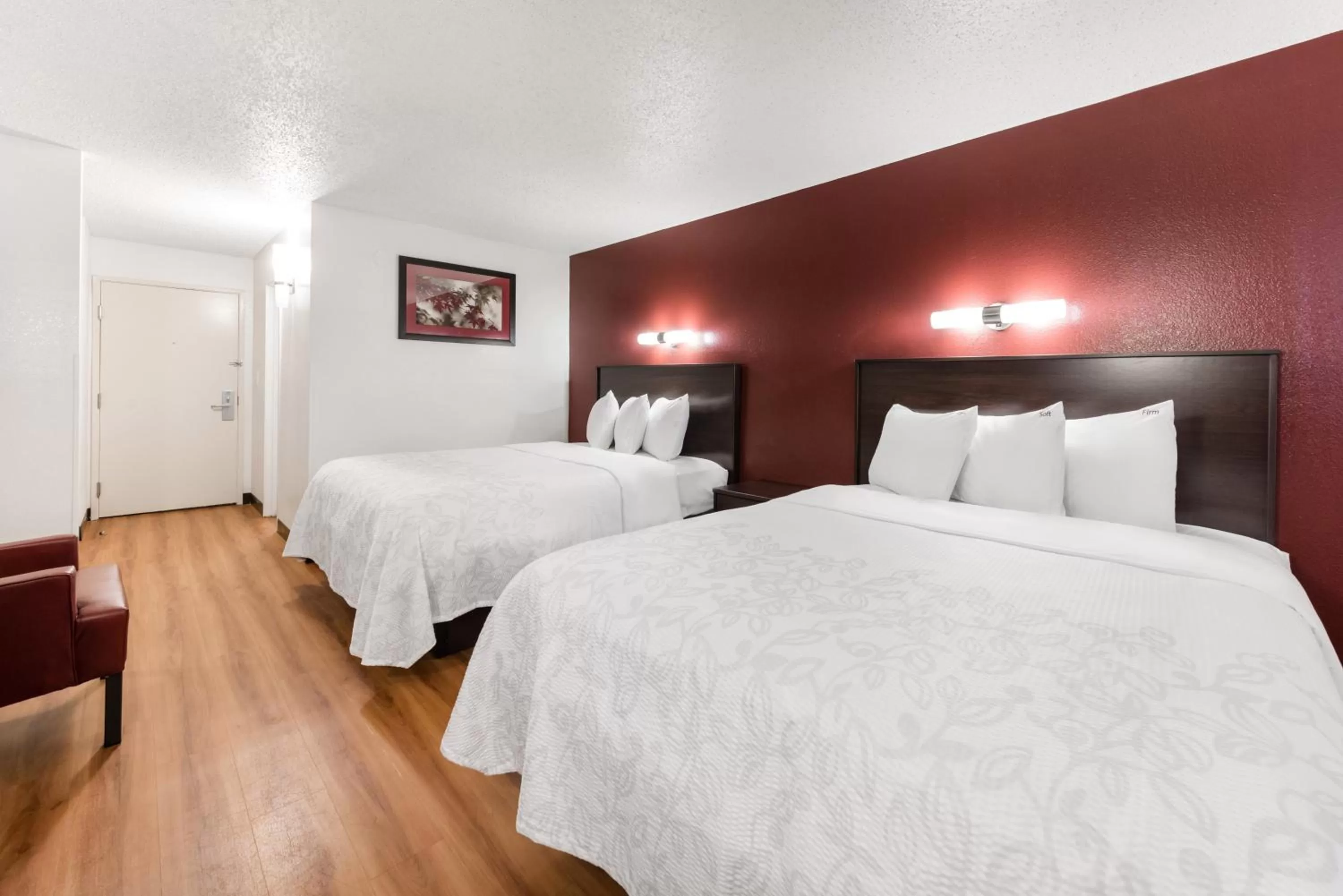 Photo of the whole room, Bed in Red Roof Inn PLUS+ Columbus - Worthington