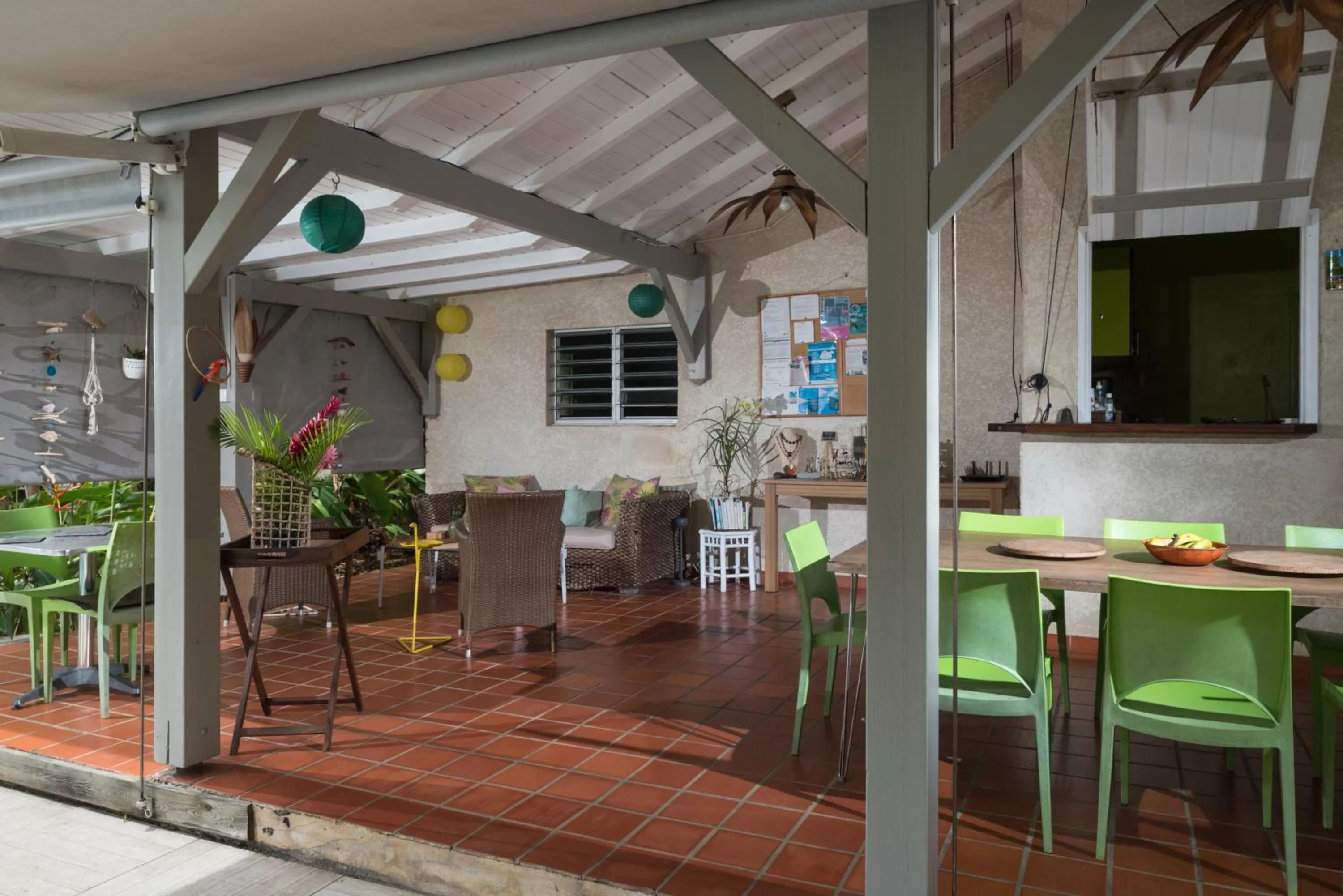 Patio in Hôtel Les Bananiers