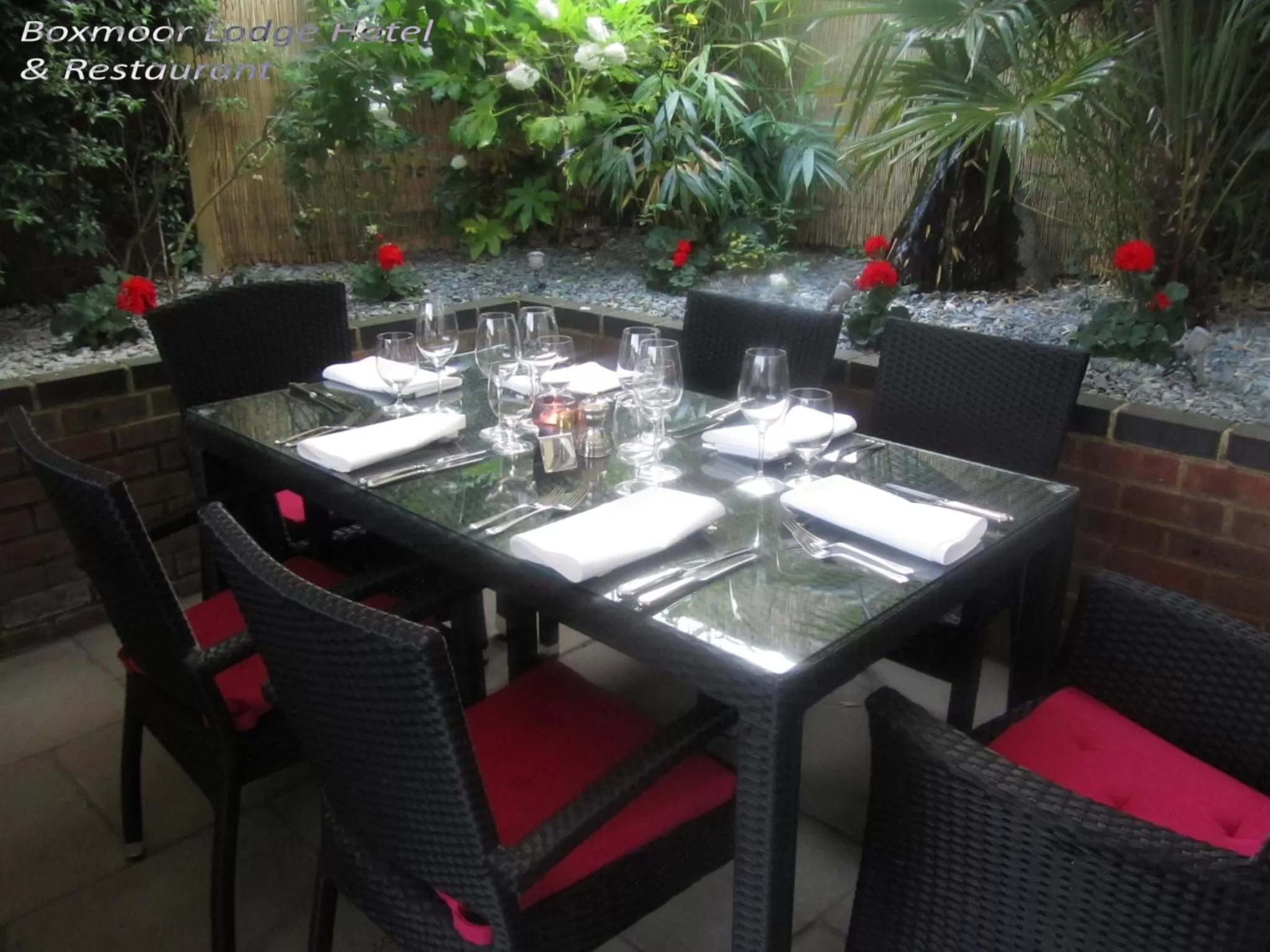 Restaurant/places to eat in Boxmoor Lodge Hotel