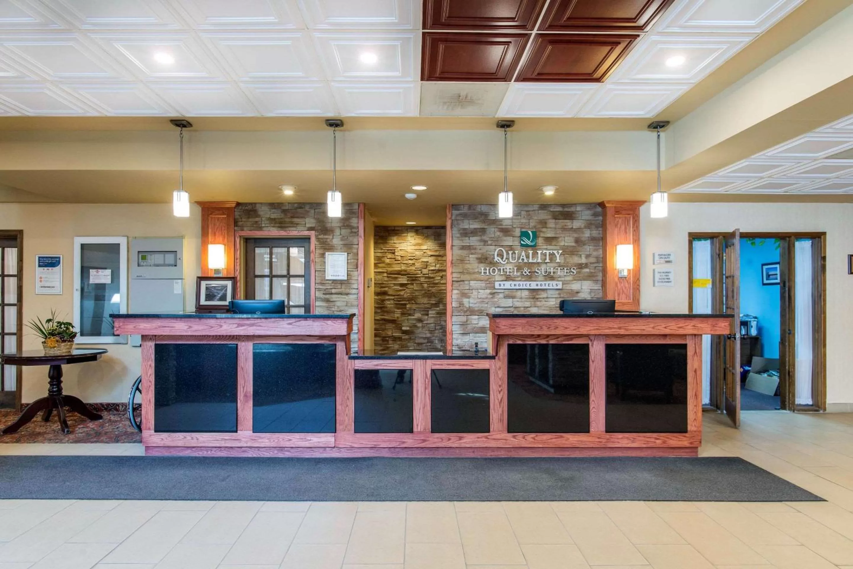 Lobby or reception in Quality Hotel & Suites